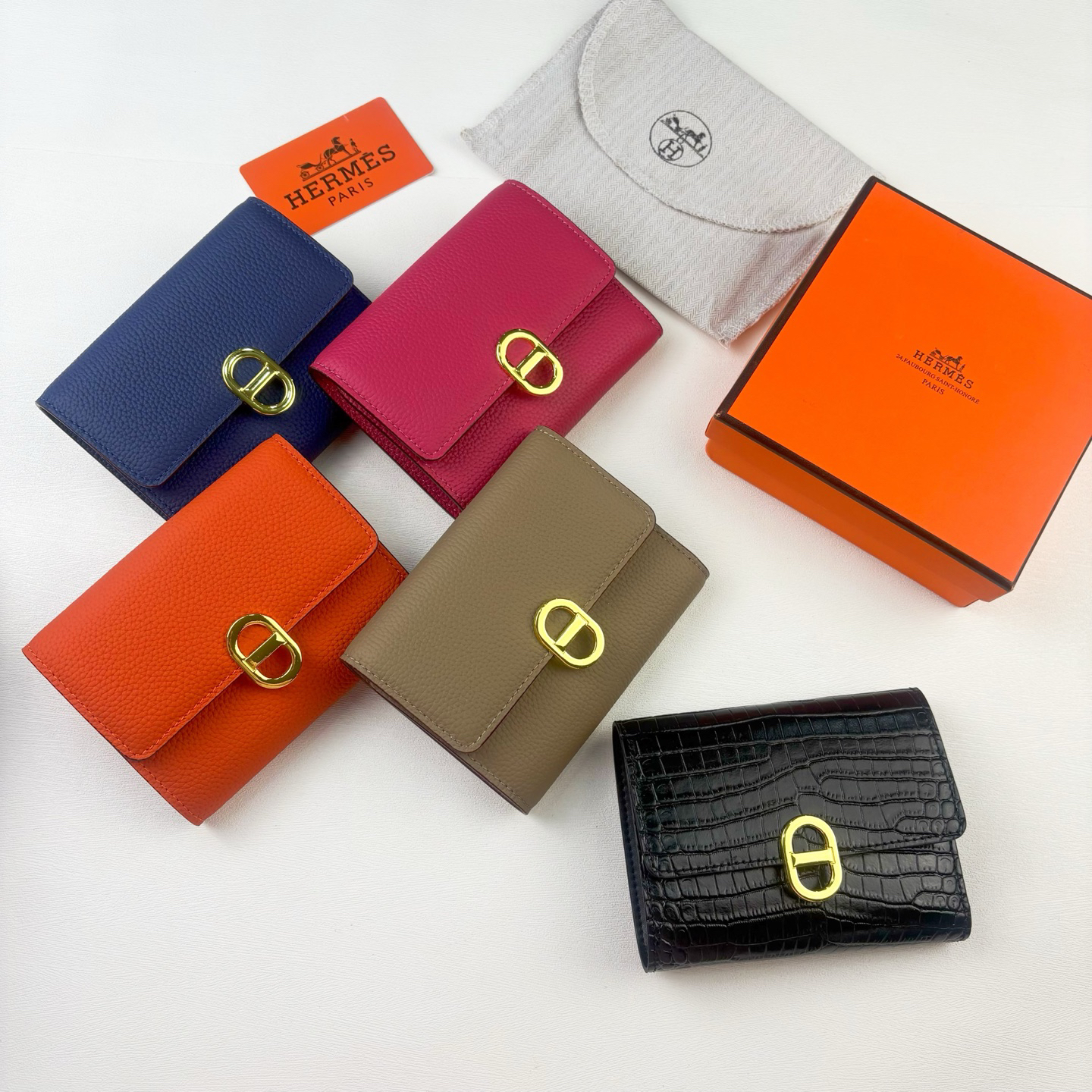 Hermès Togo Calfskin Wallet with Gold-Tone Clasp - Image 8