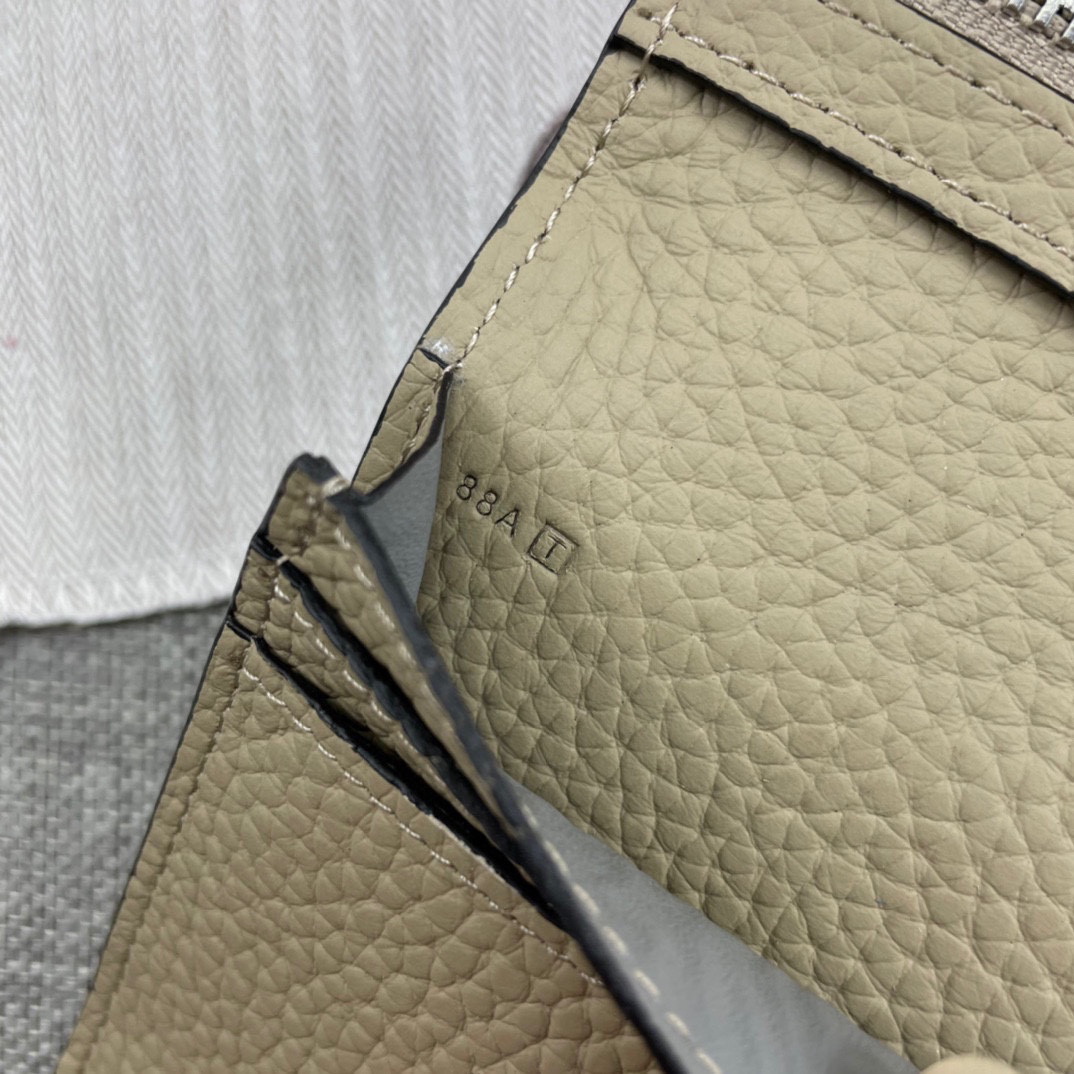 Hermes Women's Togo Calfskin Vertical Zip Wallet - Image 8