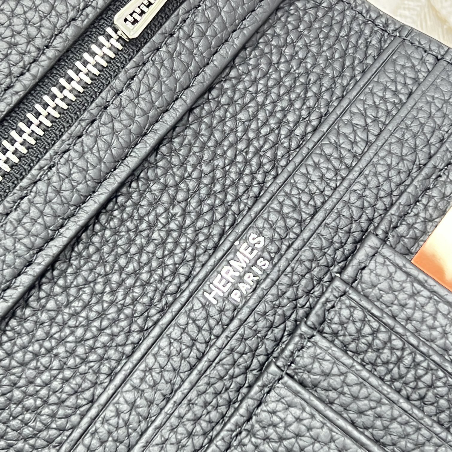 Hermès Constance Lychee-Grain Leather Shoulder Bag - Image 8