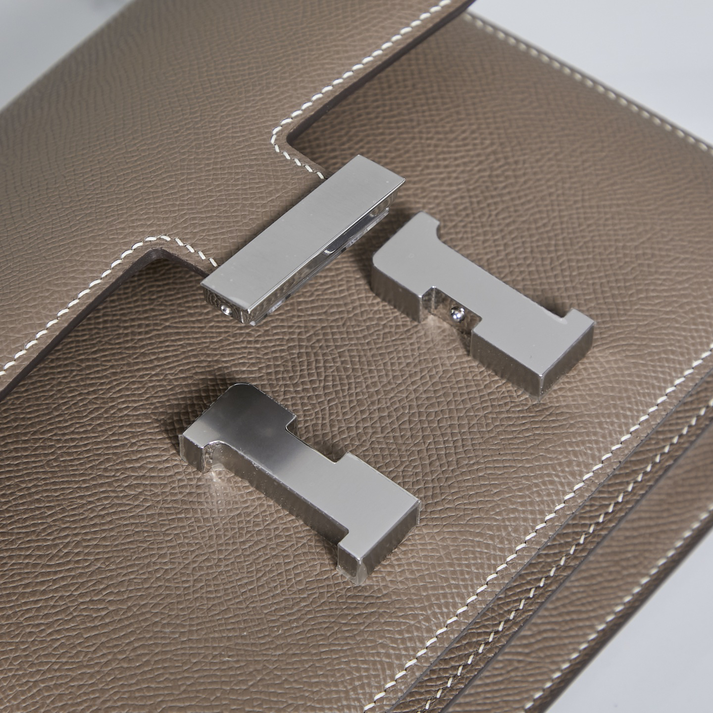 Hermès Constance 19 Shoulder Crossbody Bag - Image 8