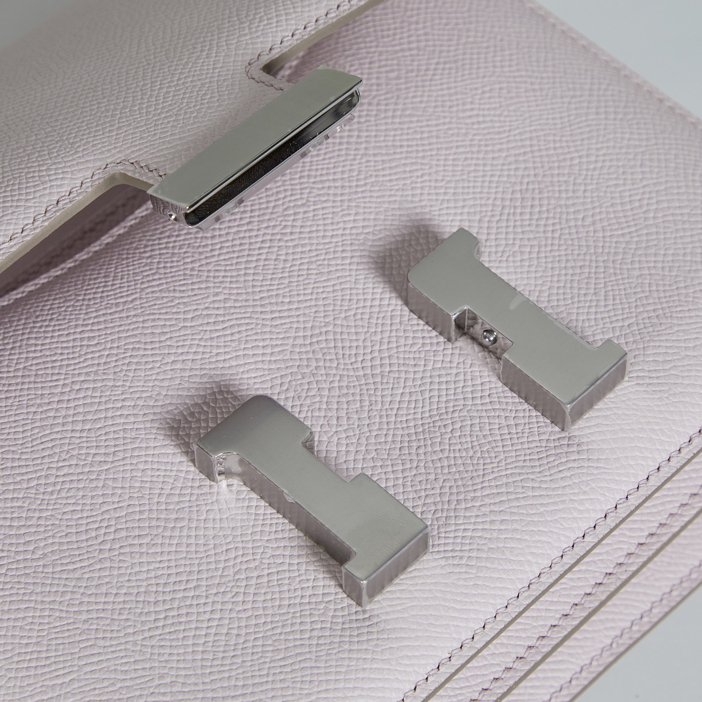 Hermès Constance Handmade Epsom Leather Shoulder Bag in Dreamy Pink - Image 8