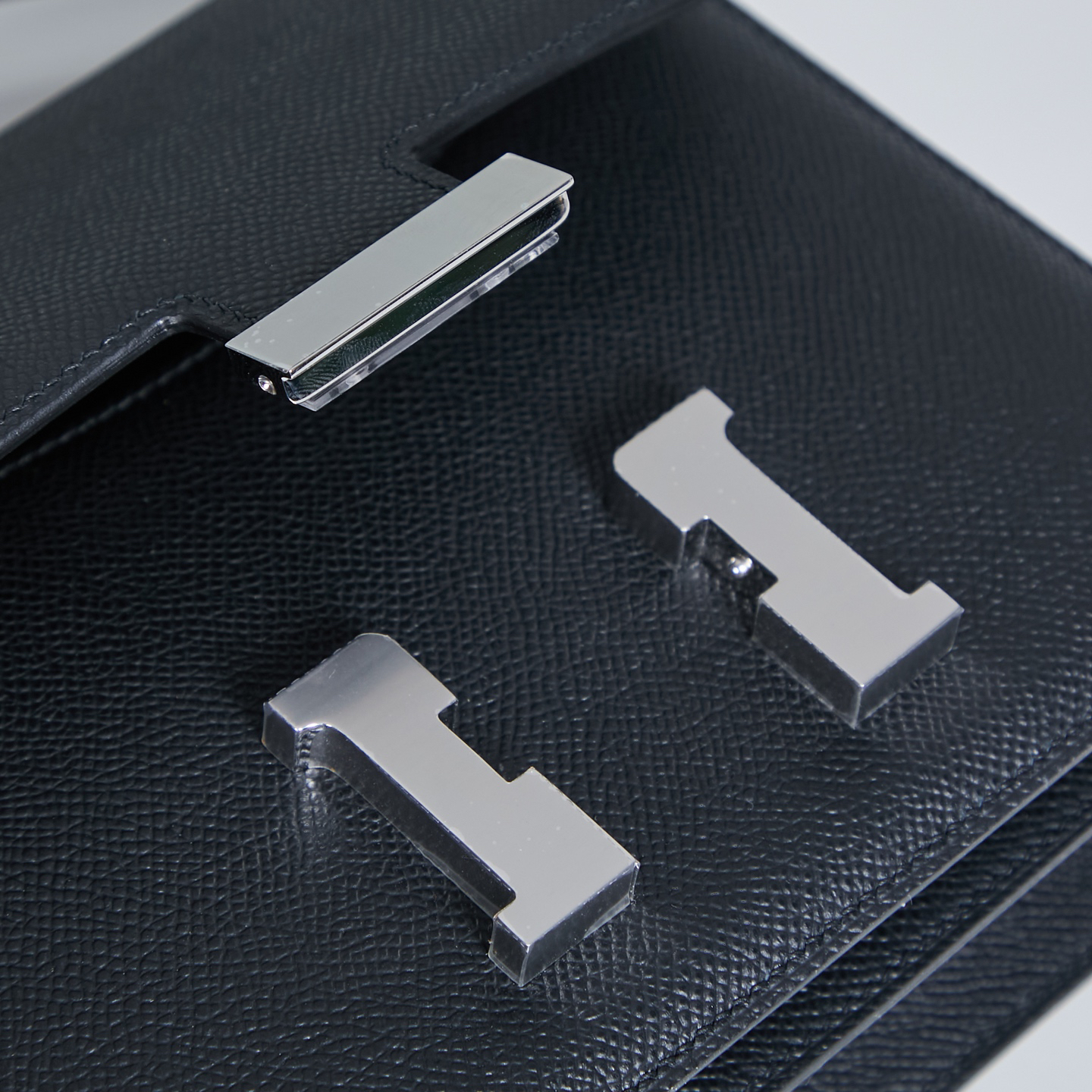 Hermès Constance 19 Handmade Crossbody Bag - Image 8