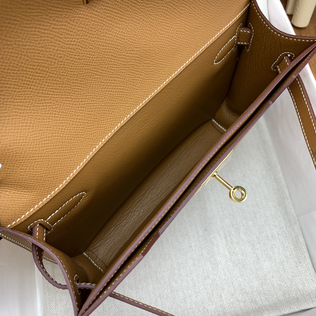 Hermès Kelly Depeches 9.84-Inch Epsom Leather Crossbody Bag - Image 8