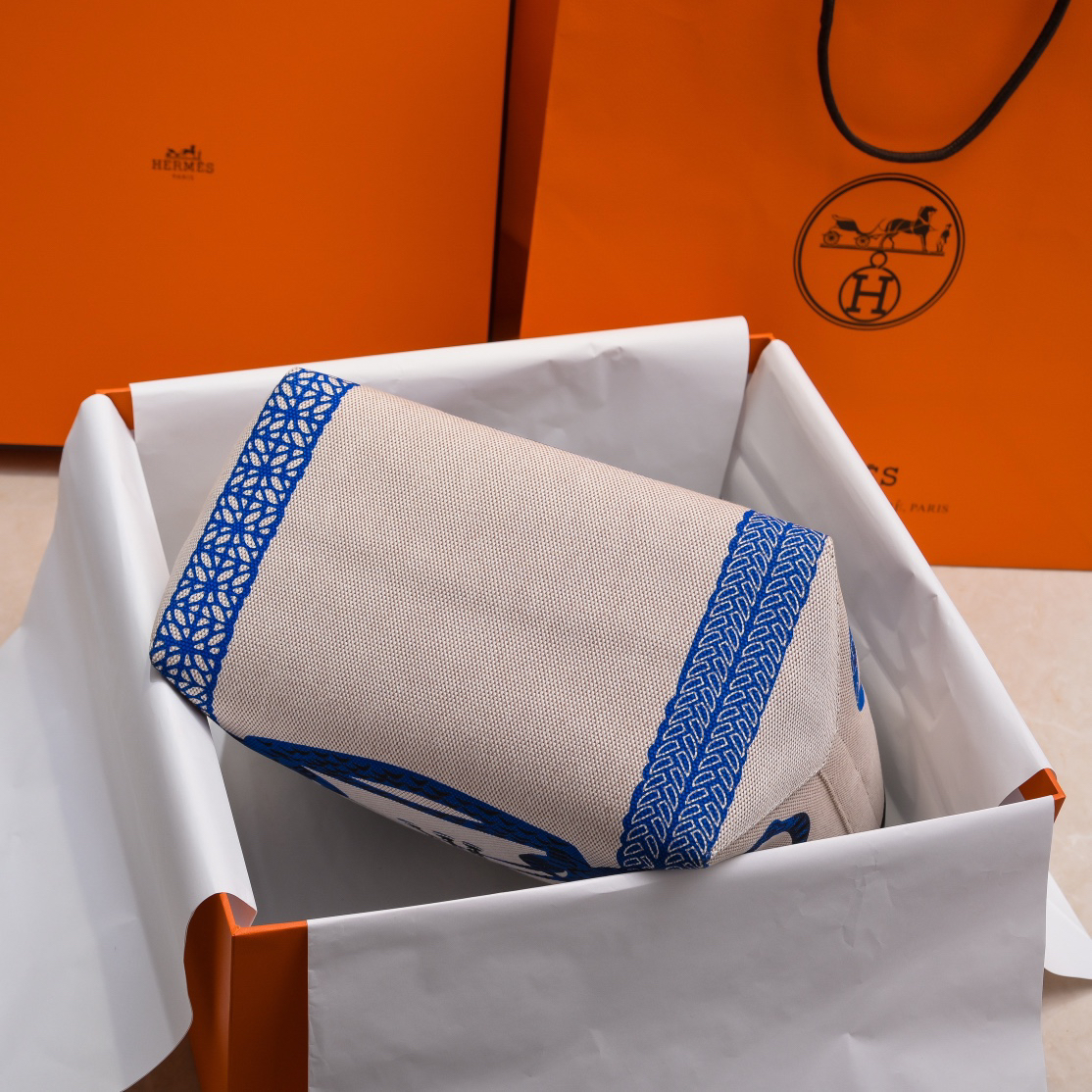 Hermès Steeple Tote Bag - Image 8