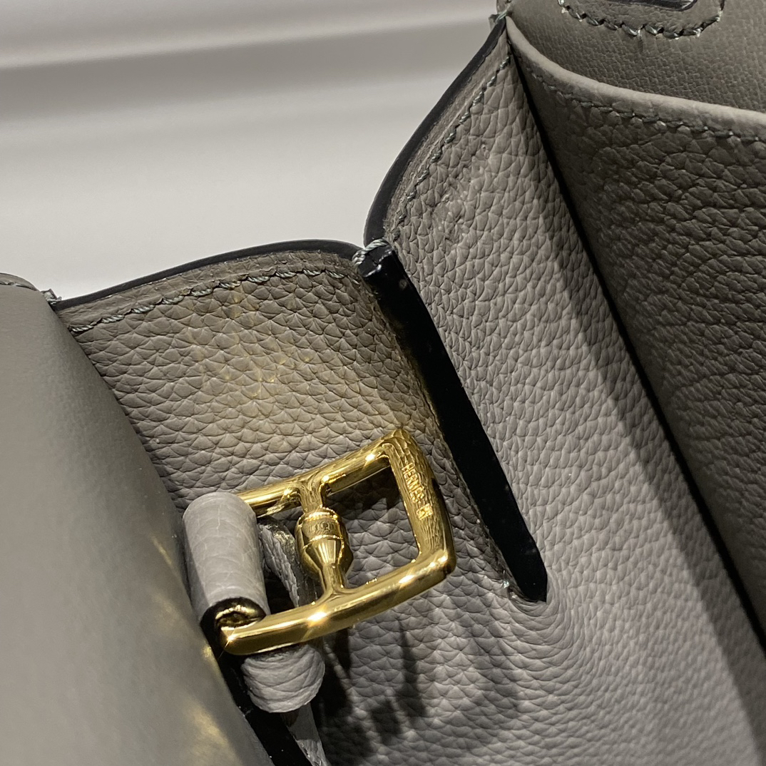 Hermès Halzan Handbag - Image 8