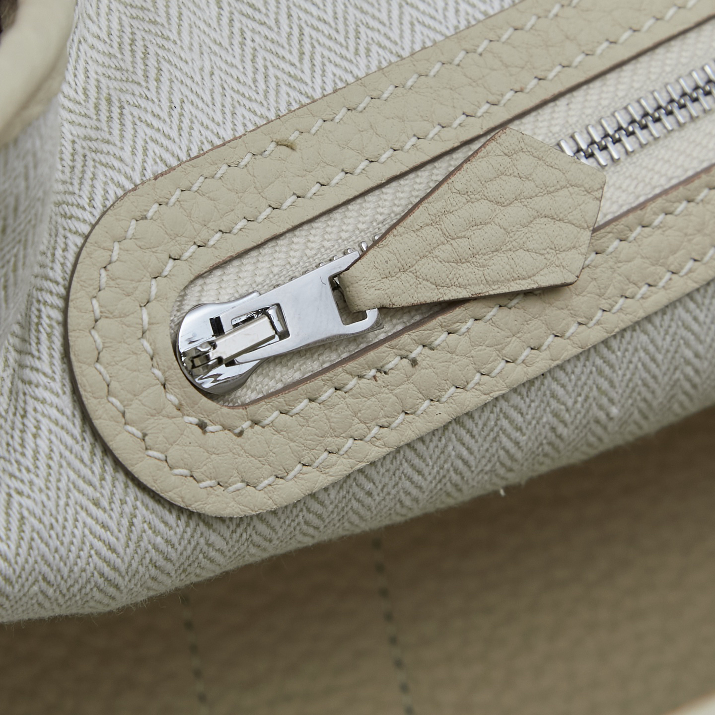 Handmade Hermès Mini Garden Party Handbag in Nata White - Image 8