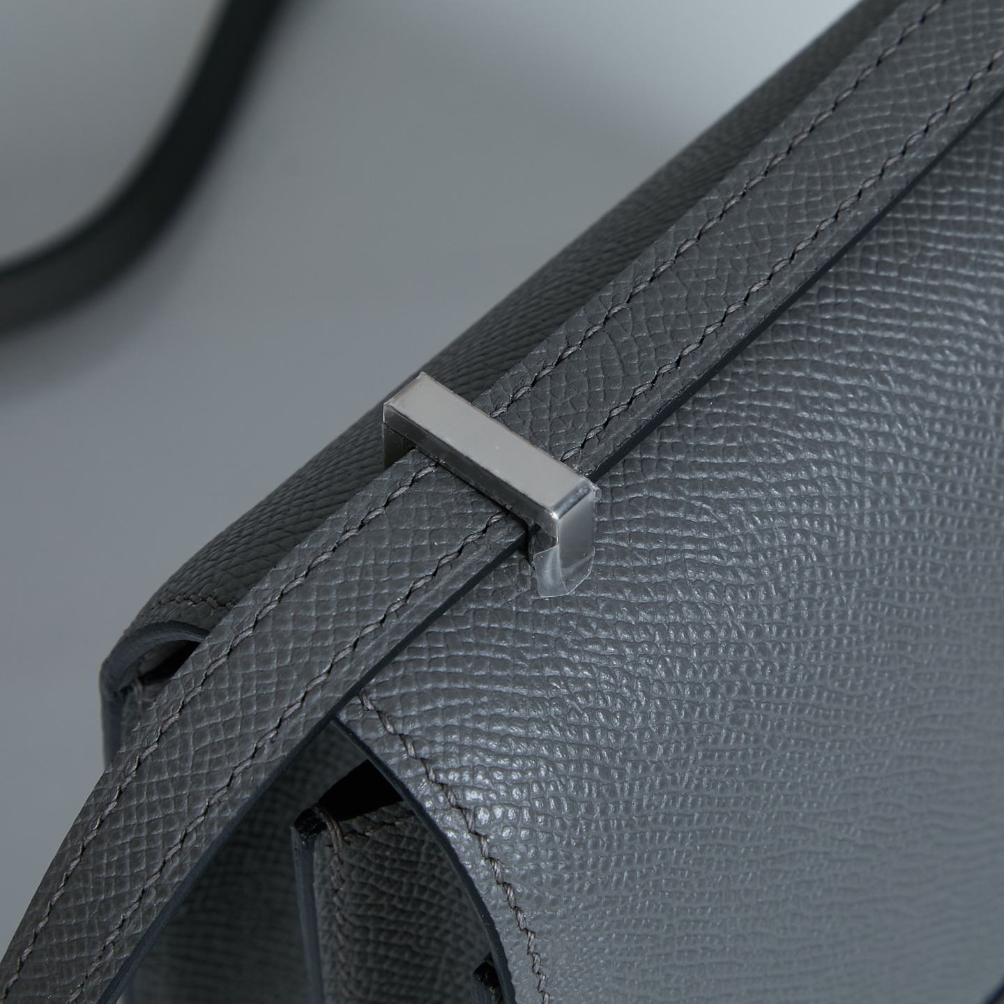 Handcrafted Hermès Constance Shoulder Crossbody Bag in Epsom Leather - Image 8