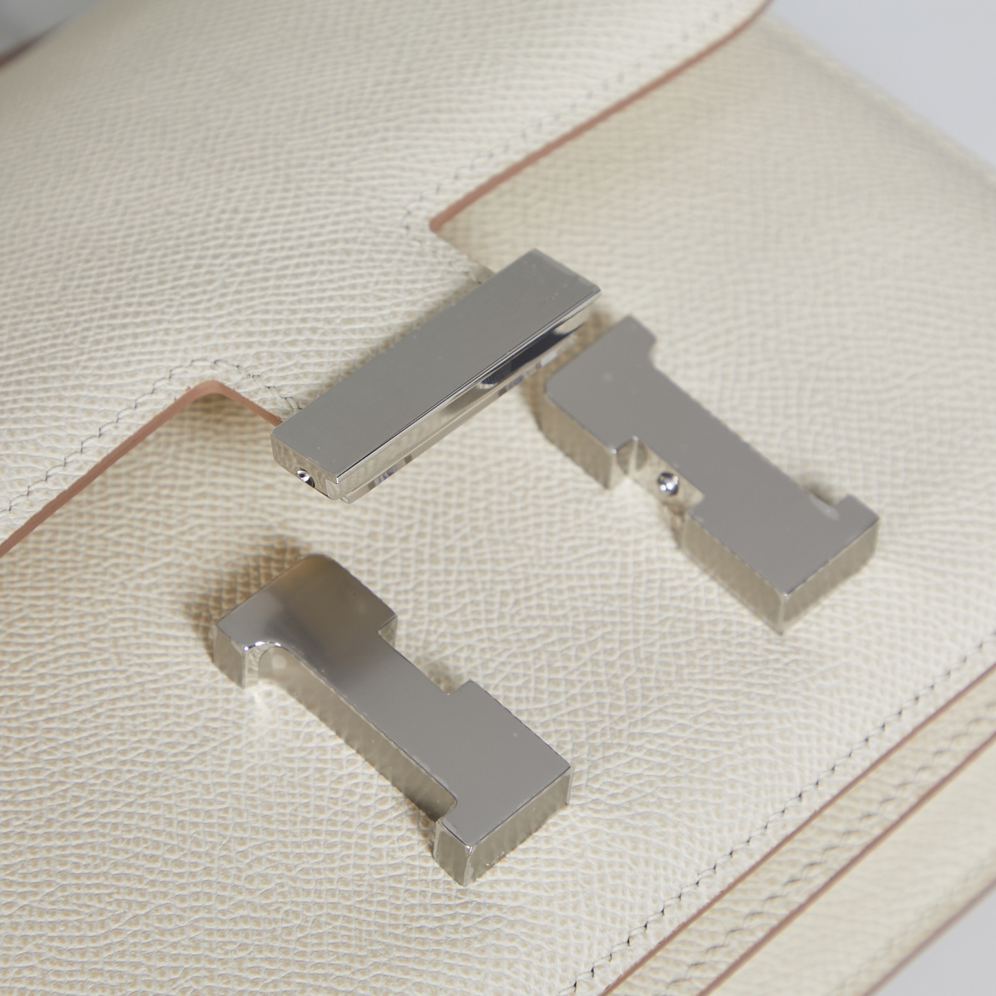 Hermes Constance 19 Epsom Calfskin Crossbody Bag - Image 8