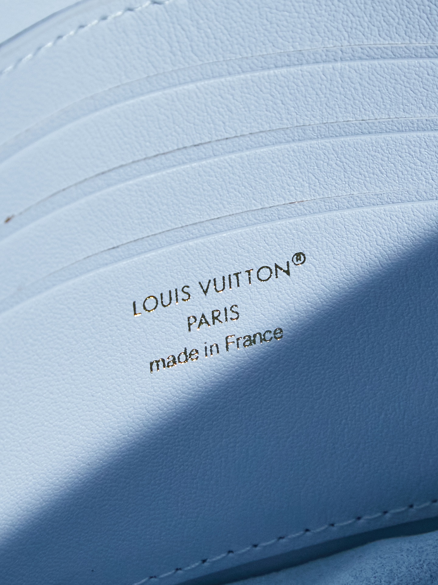 Louis Vuitton LV Bloom Wallet on Chain Handbag - Image 8