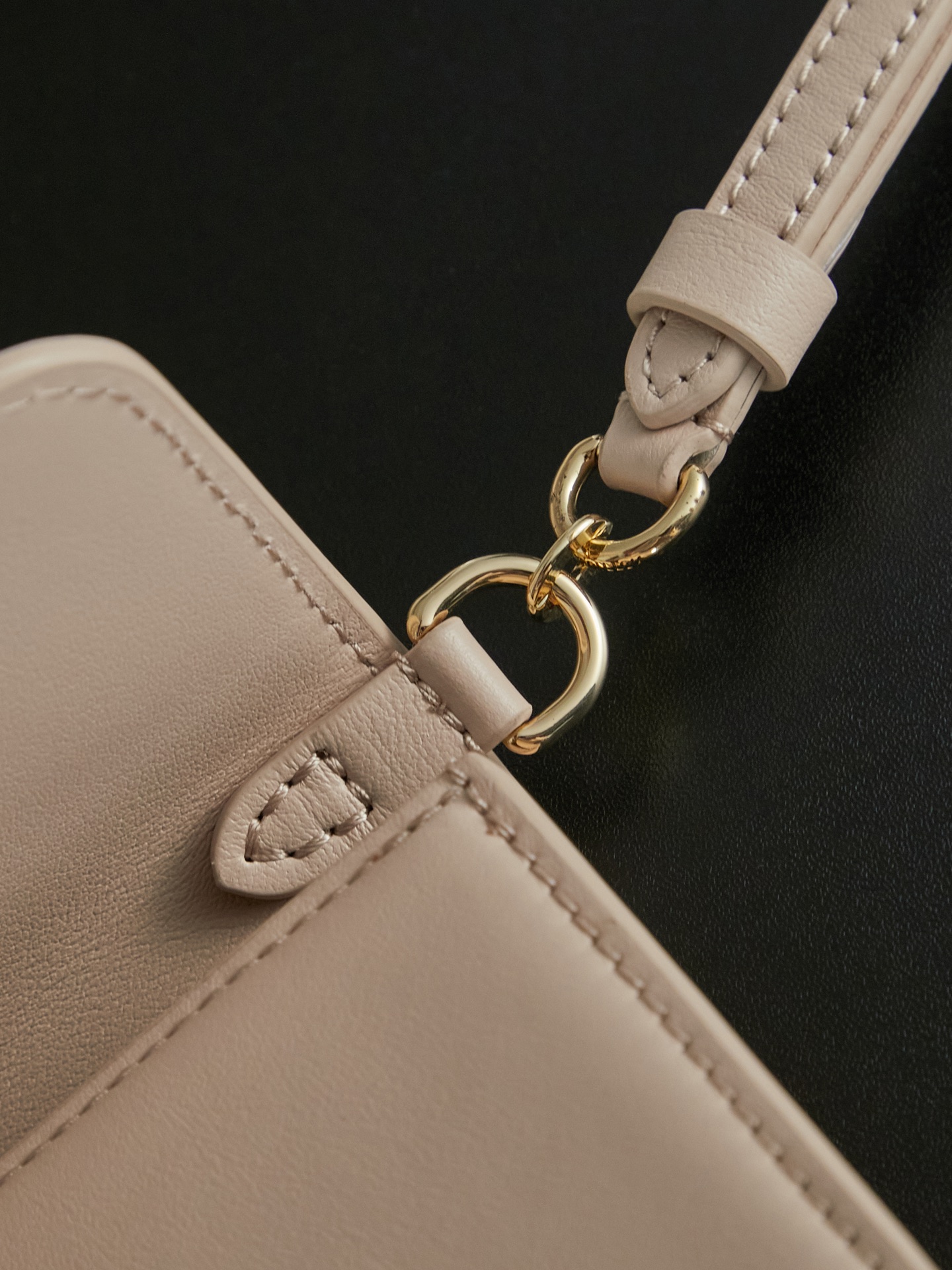 Louis Vuitton LV Bloom Wallet on Chain Bag - Image 8
