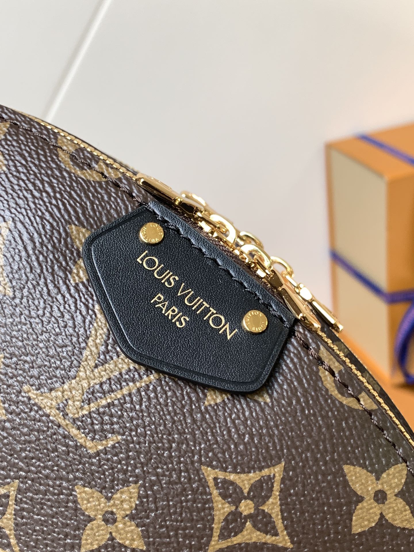 Louis Vuitton Alma Handbag M12996 - Image 8