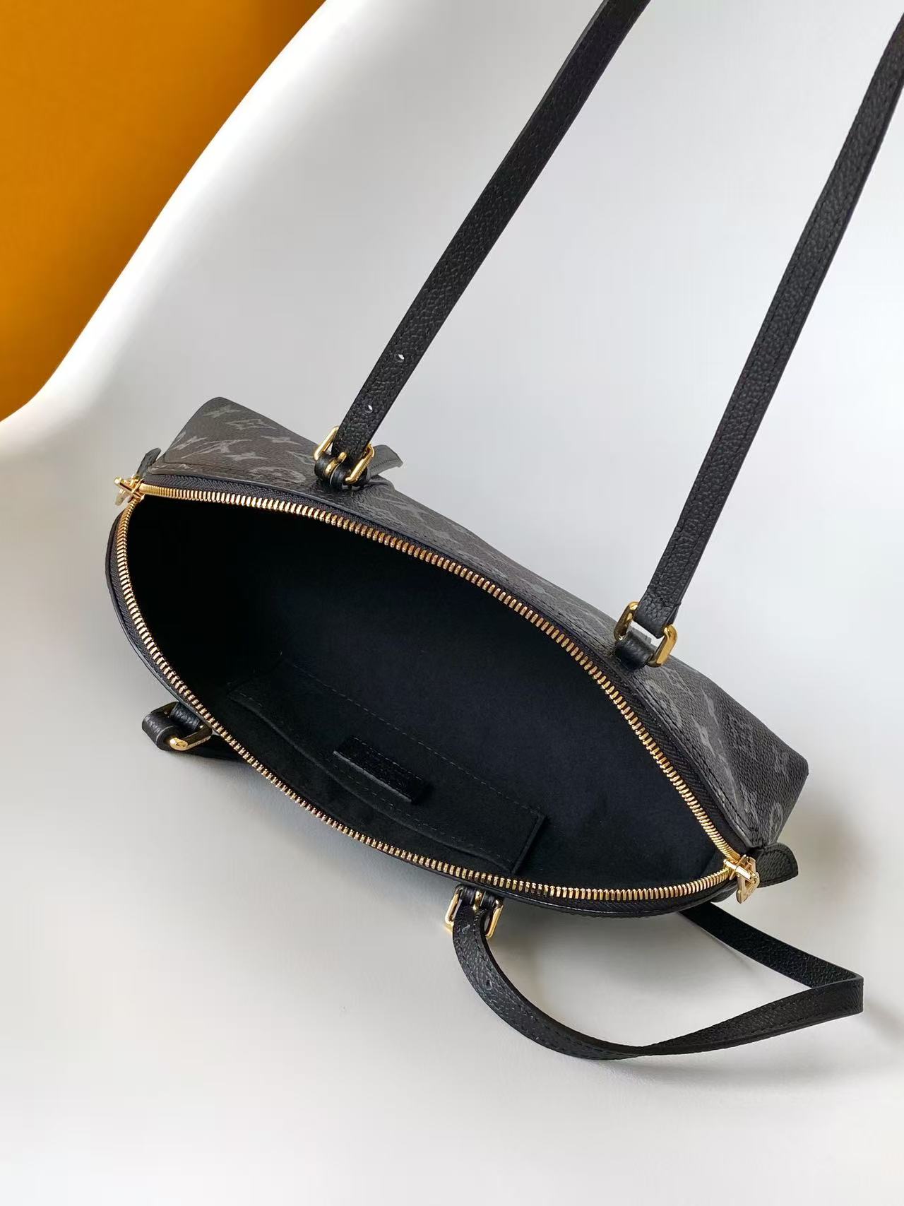 Louis Vuitton Sedy Handbag - Image 8
