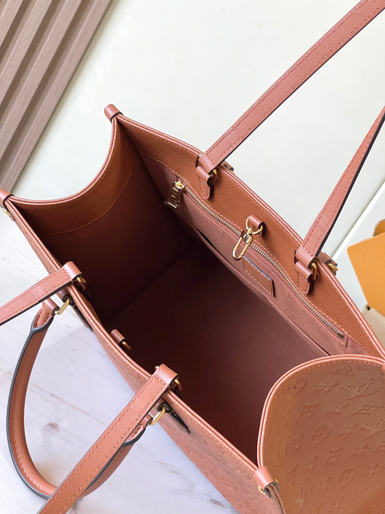 Louis Vuitton OnTheGo MM Medium Tote Bag - Image 8