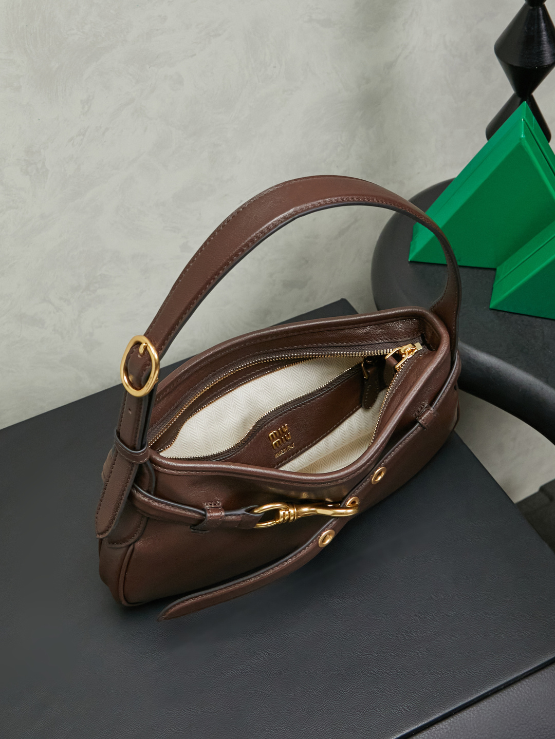 Aventure Deer Leather Shoulder Bag - Image 8