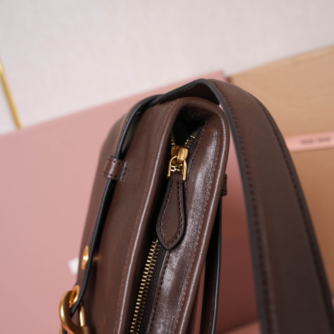 Aventure Leather Shoulder Bag 5BC182 - Image 8