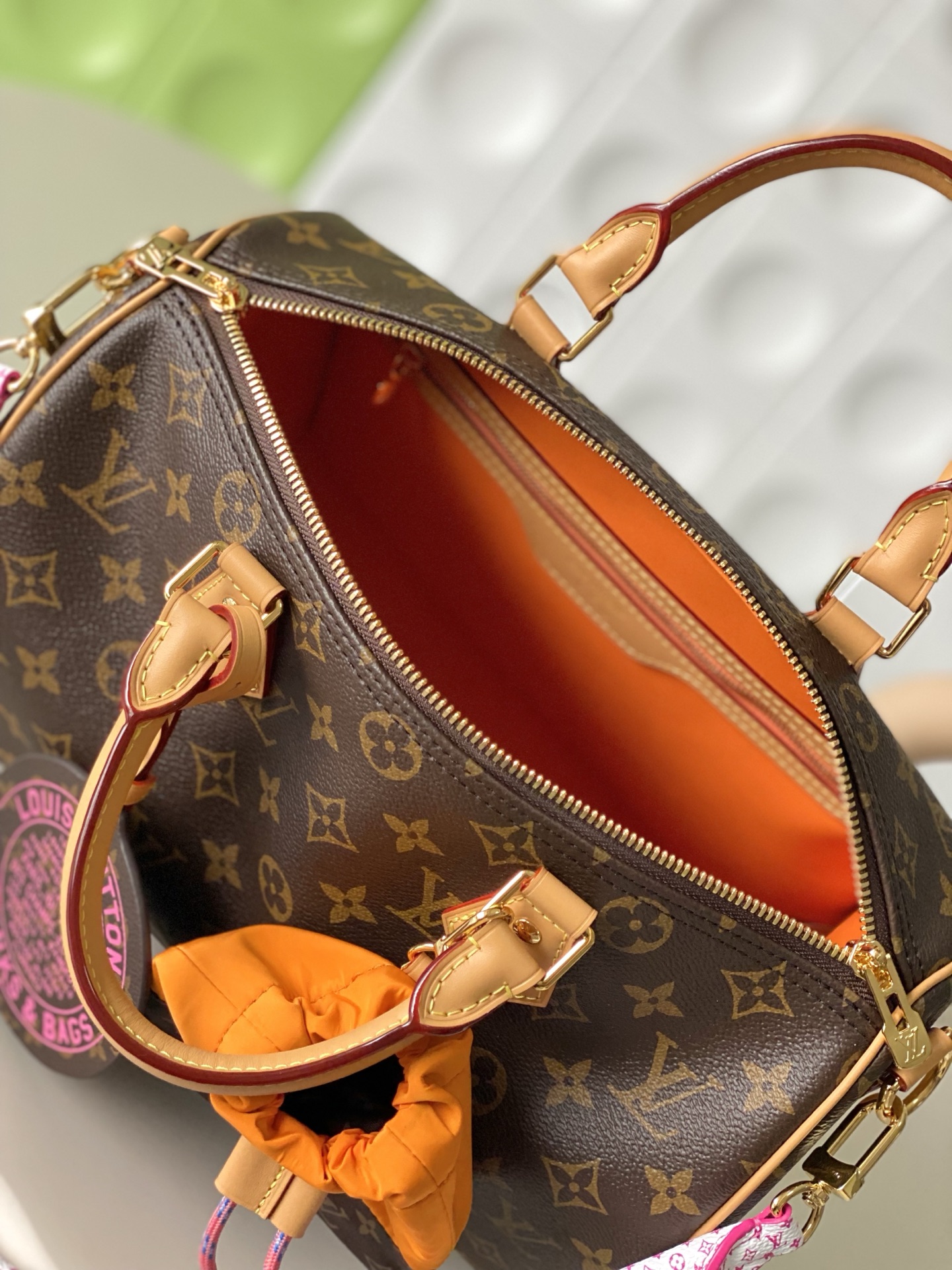 Louis Vuitton Sedy Soft 30 Handbag - Image 8