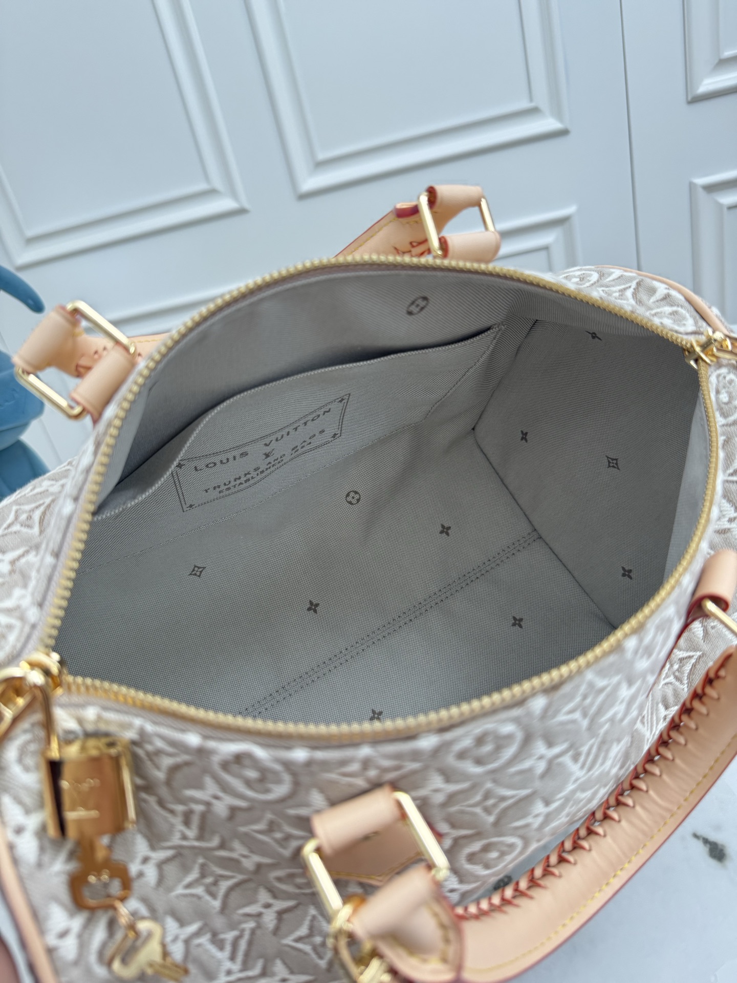 Louis Vuitton Sedy Soft 30 Handbag in White Monogram Emblème Denim - Image 8