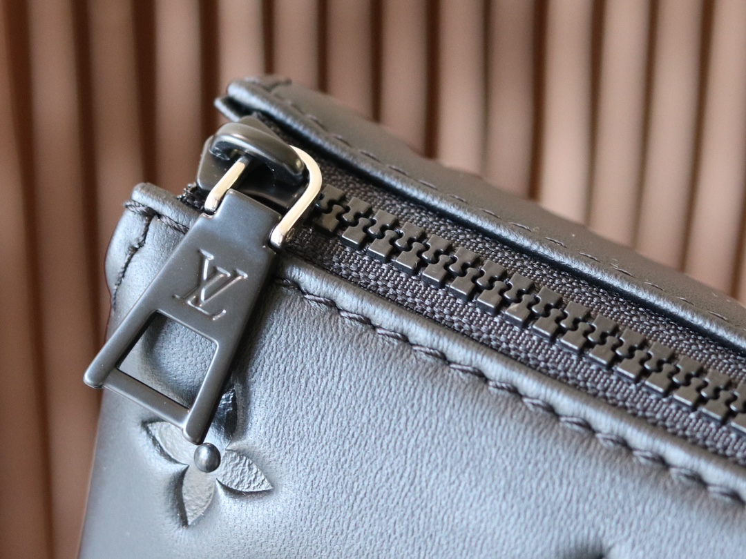 Louis Vuitton Coussin Small Crossbody Bag M11370 - Image 8