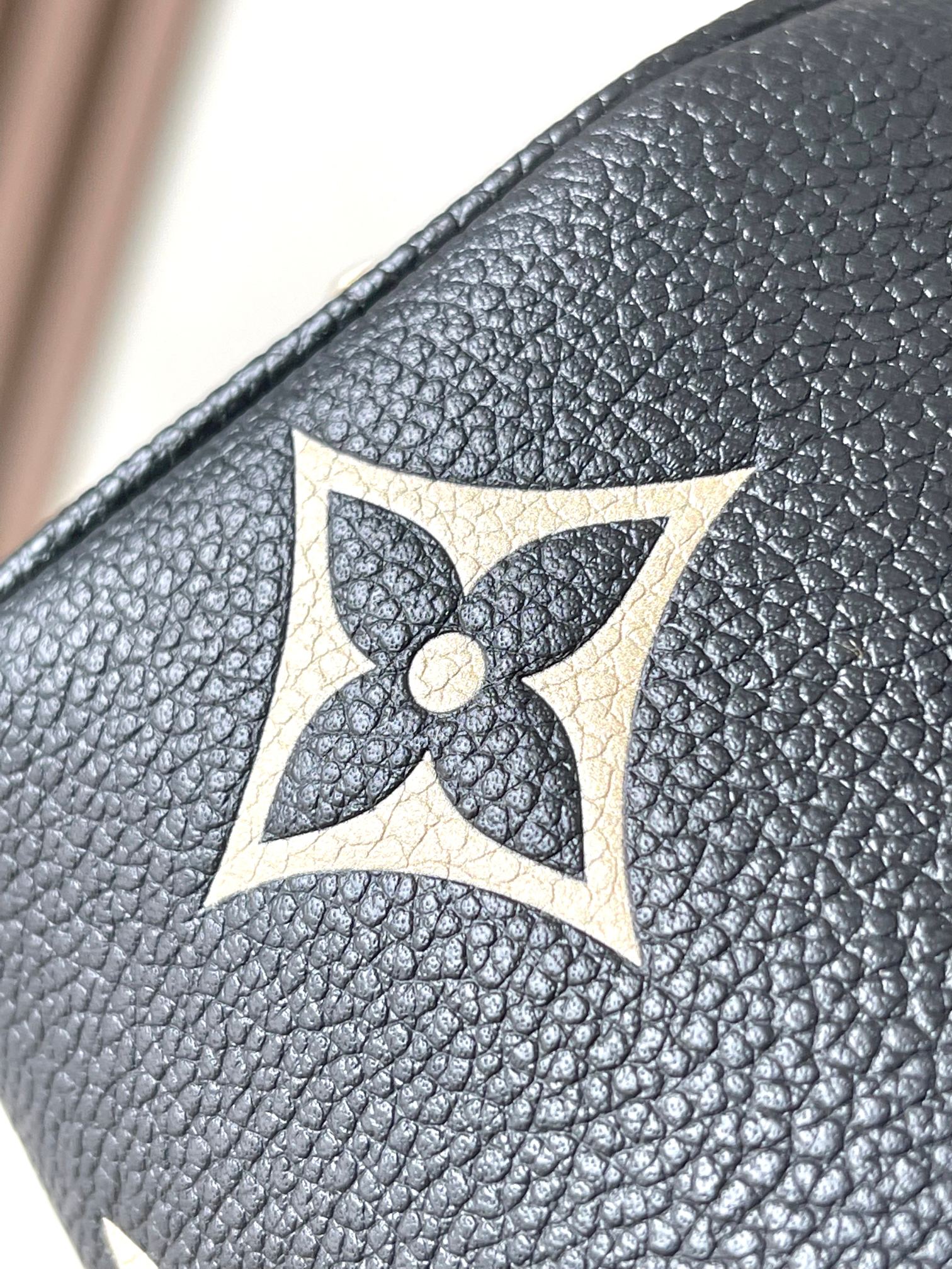 Louis Vuitton Nano Speedy Handbag M81456 - Image 8