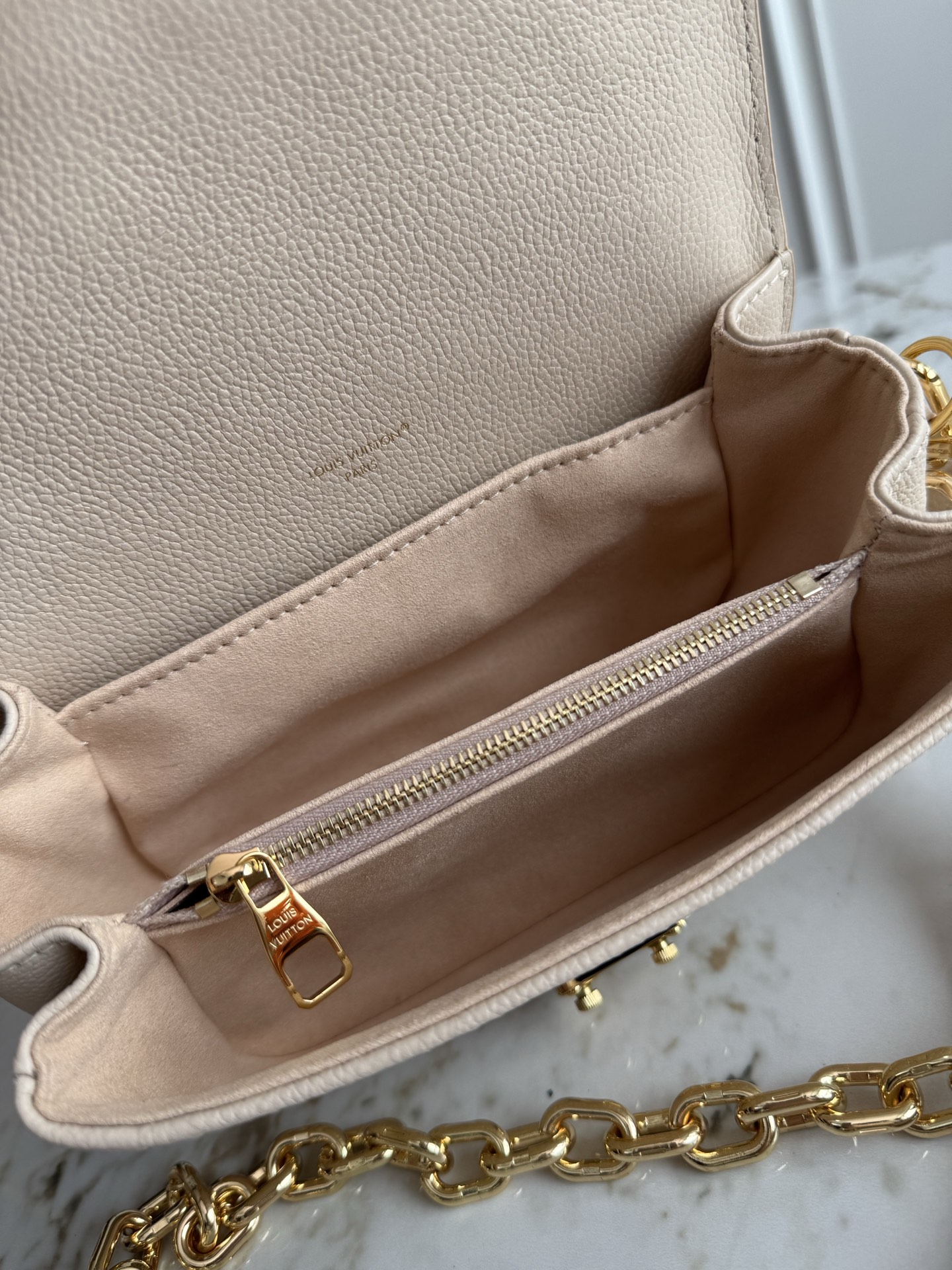 Pochette Metis East West Shoulder Bag - Image 8
