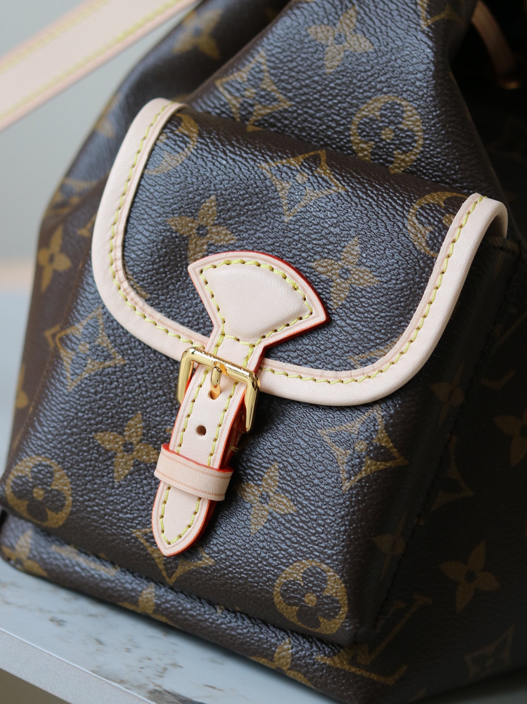 Odyssee Medium Handbag - Image 8