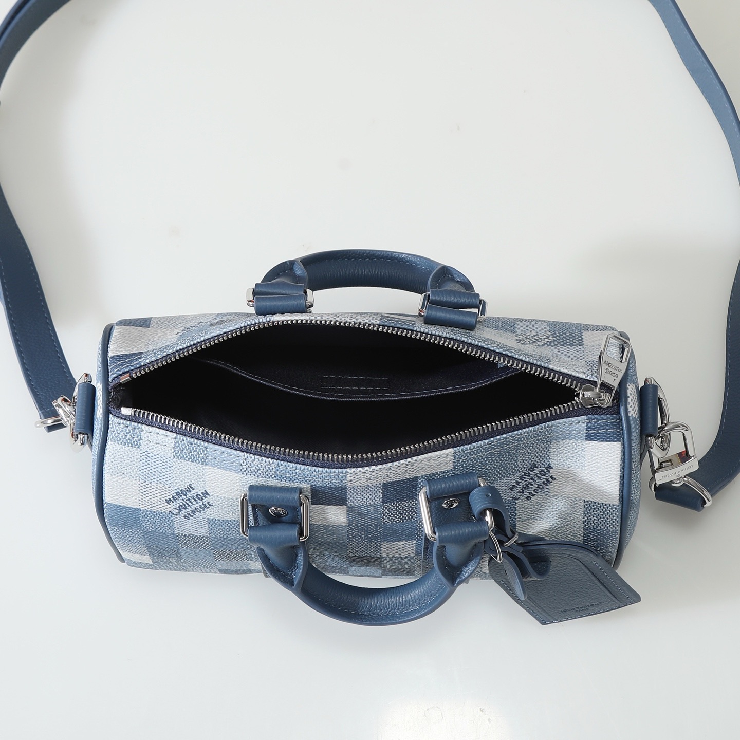 Louis Vuitton Keepall Bandoulière 25 Travel Bag - Image 8