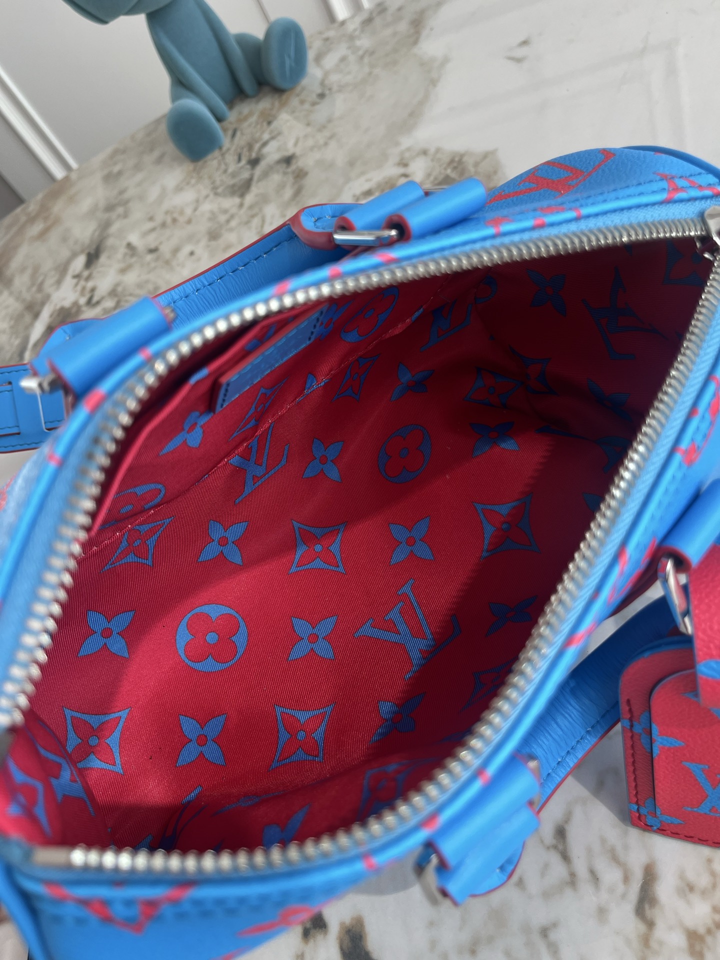 Louis Vuitton Keepall Bandoulière 25 Monogram Surfin' Travel Bag - Image 8