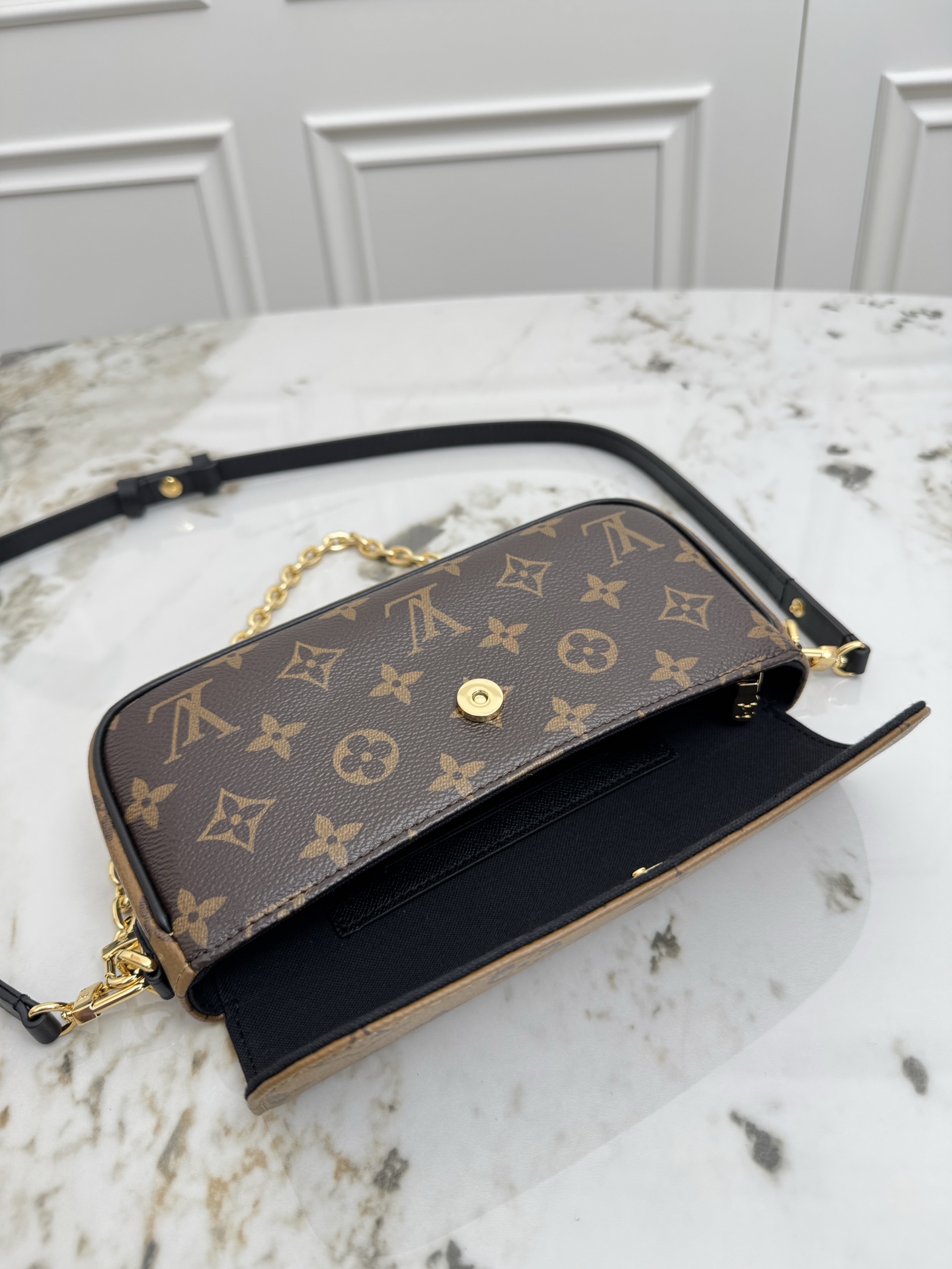 Louis Vuitton Wallet on Chain Ivy in Monogram Empreinte Leather - Image 8