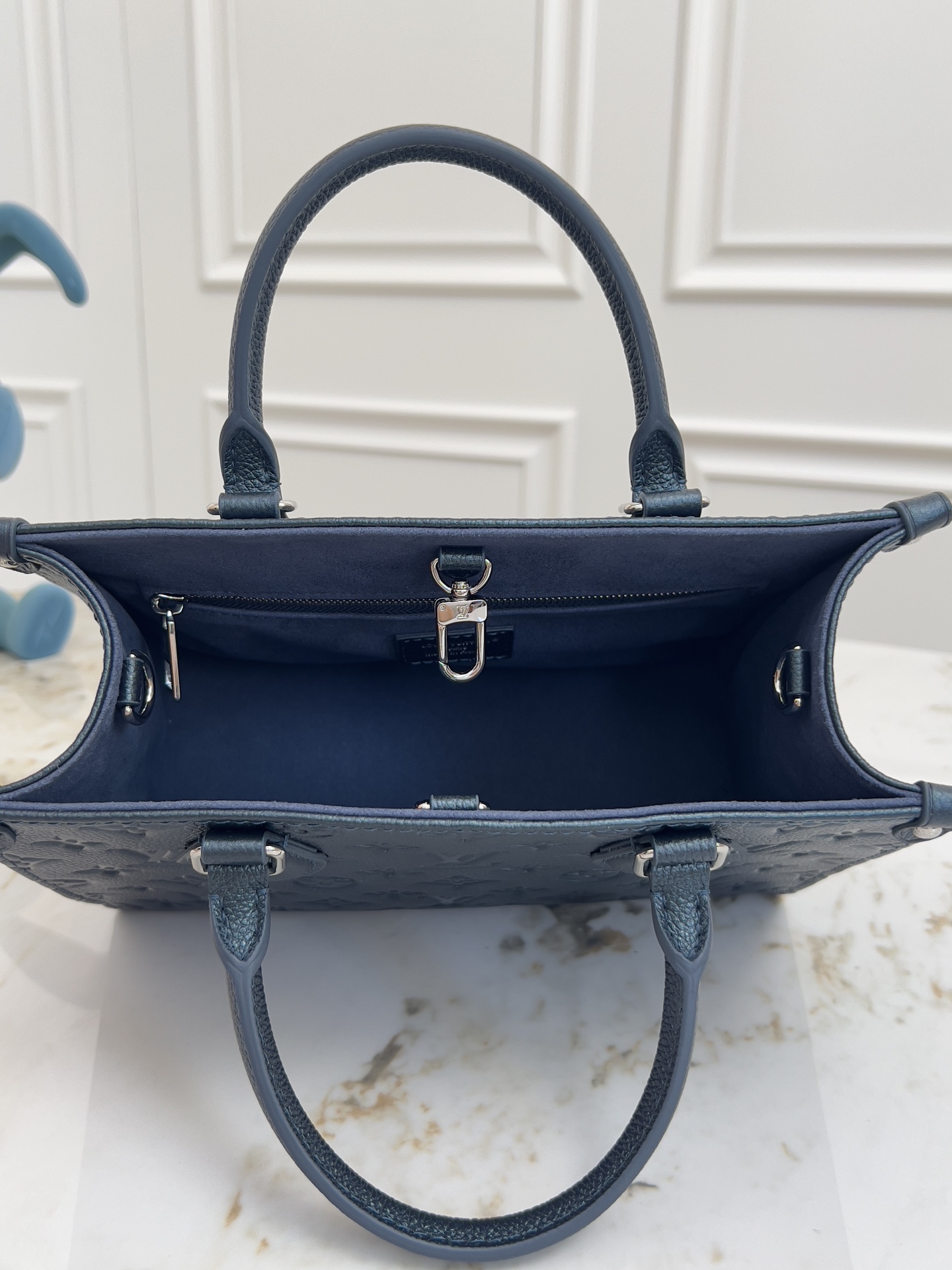 Louis Vuitton OnTheGo Tote in Pearl Blue Embossed Leather - Image 8