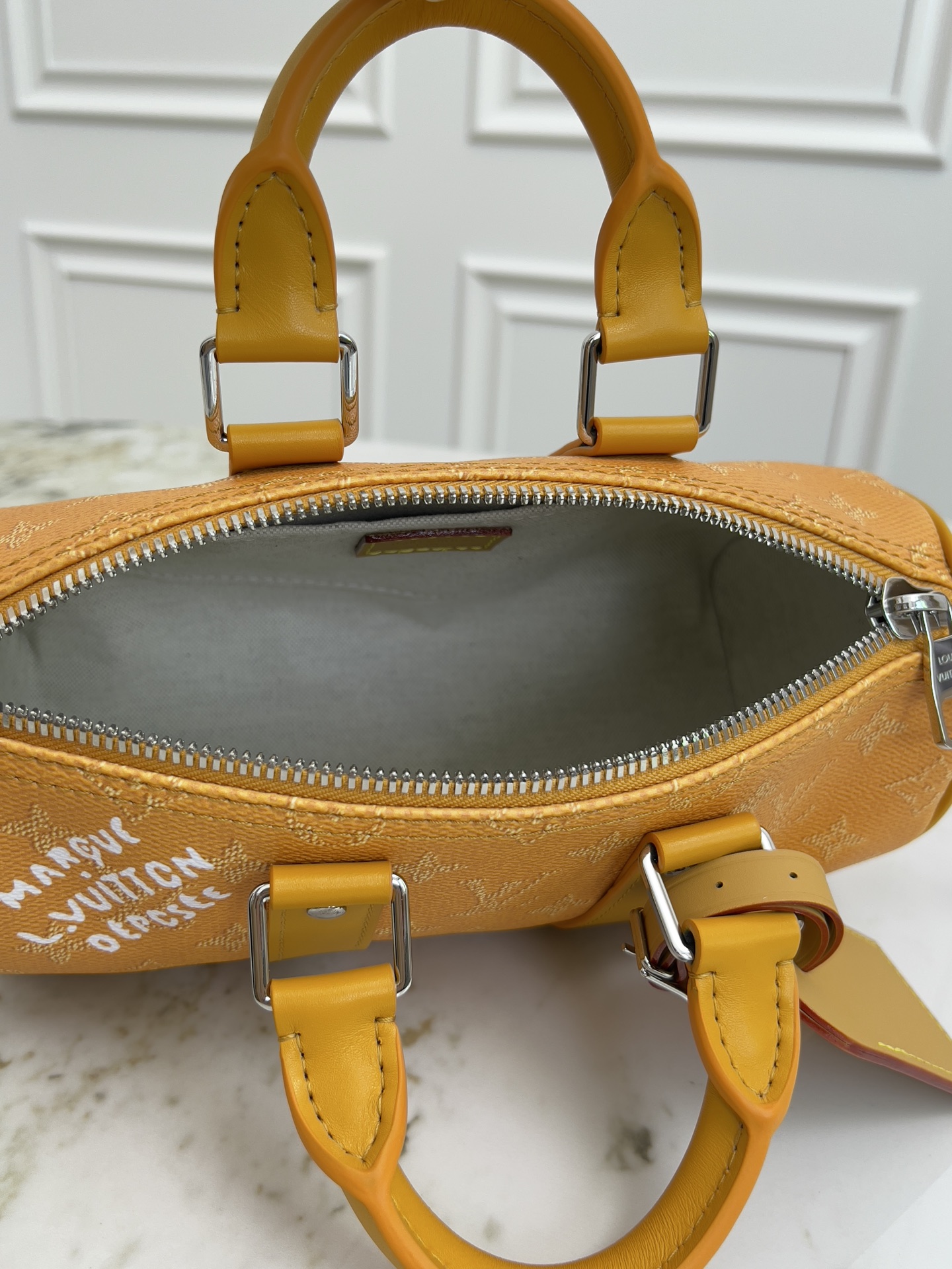 Louis Vuitton Keepall Bandoulière 25 Handbag - Image 8