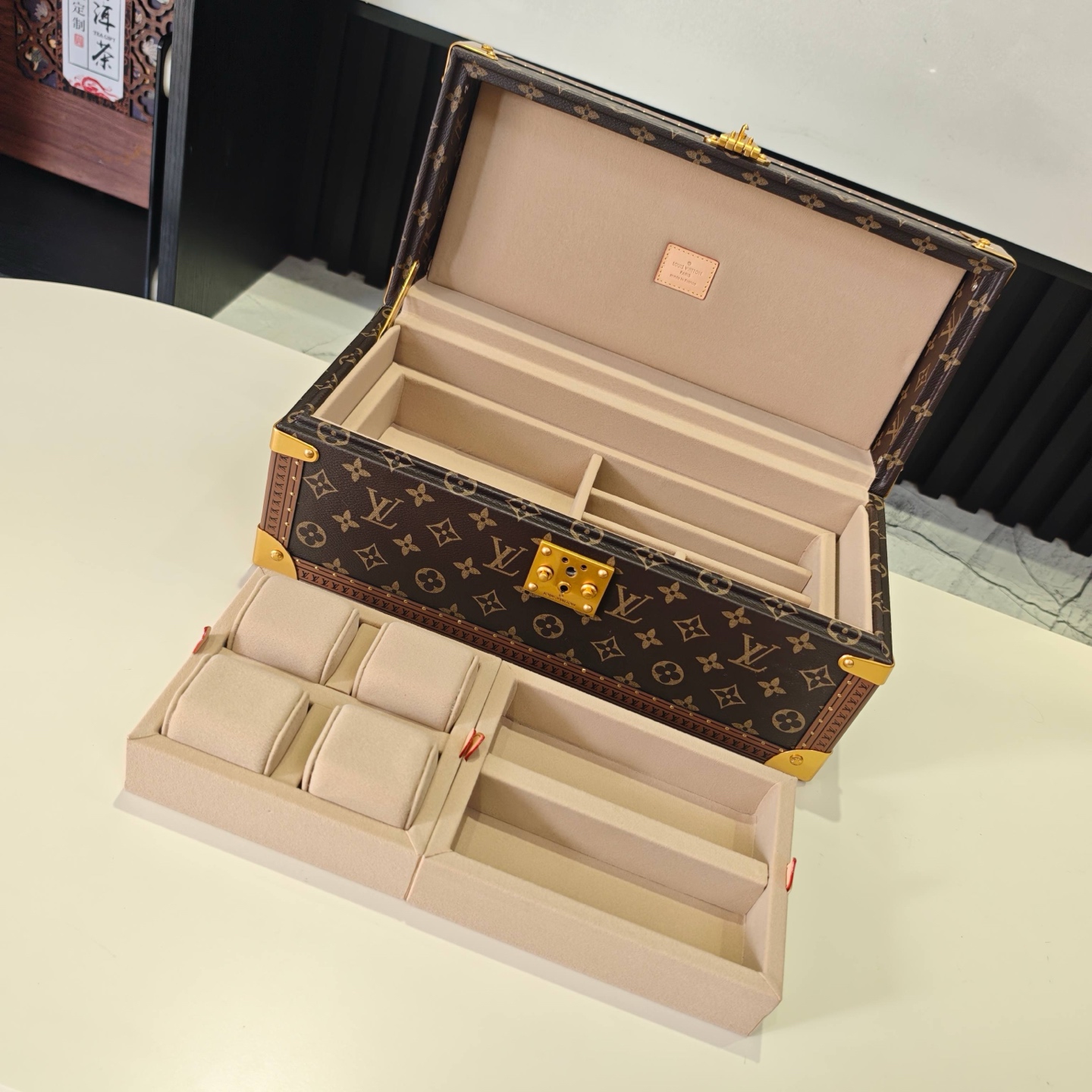 Louis Vuitton Monogram Watch and Jewelry Storage Trunk M20209 - Image 8