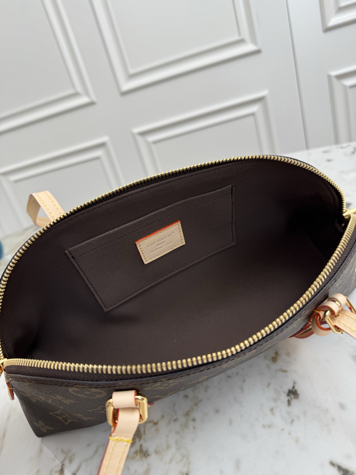 Louis Vuitton Squire East West Handbag M28953 - Image 8