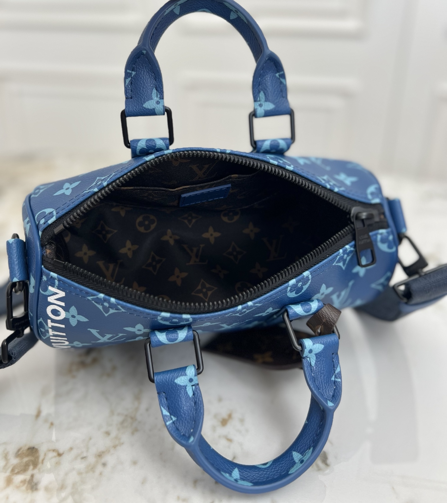 Louis Vuitton Keepall Bandoulière 25 Travel Bag - Image 8