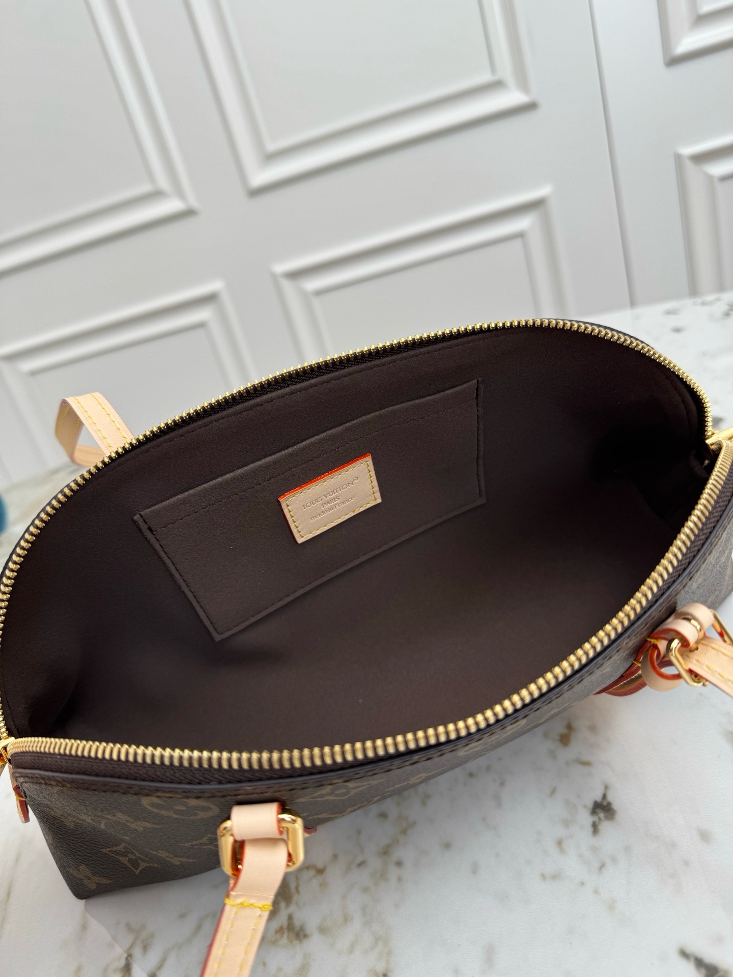 Louis Vuitton Squire East West Handbag M28953 - Image 8
