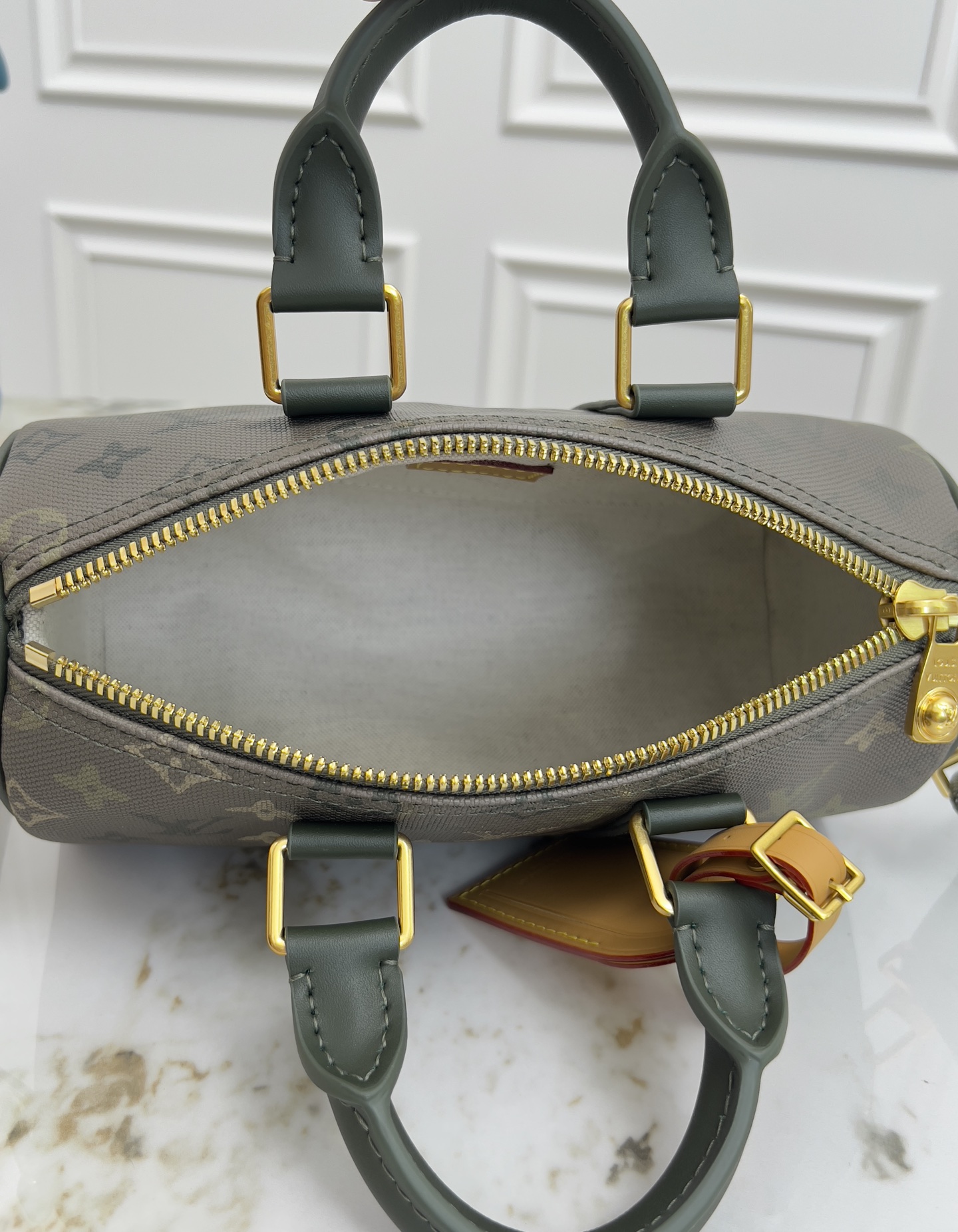 Louis Vuitton Keepall Bandoulière 25 Travel Bag in Monogram Surplus Military Green - Image 8