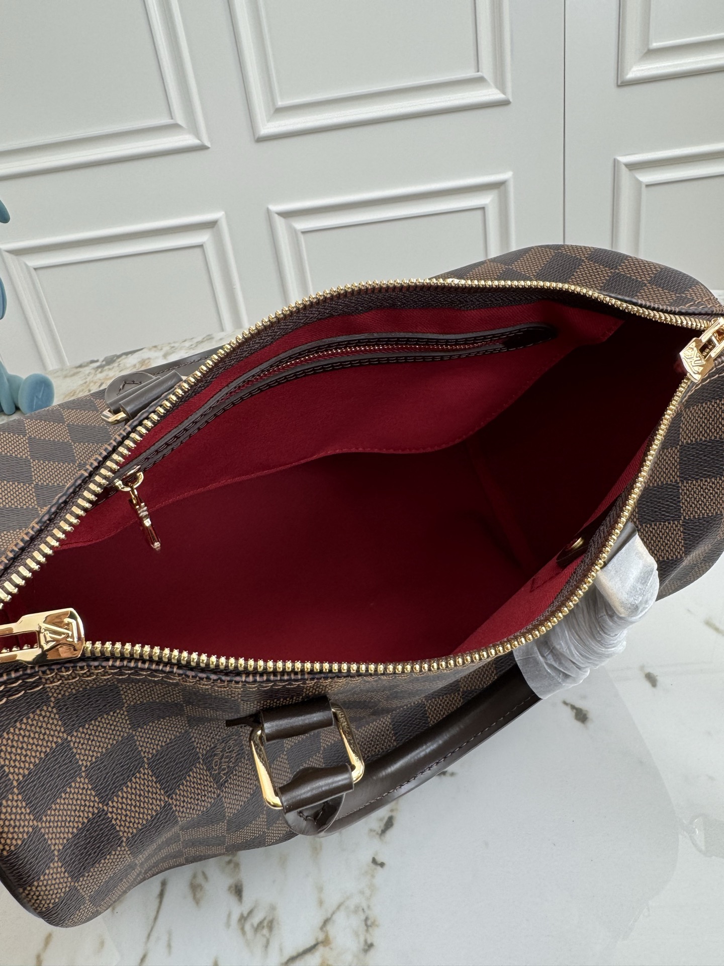 Speedy Bandoulière 30 Handbag in Damier Ebene Canvas - Image 8