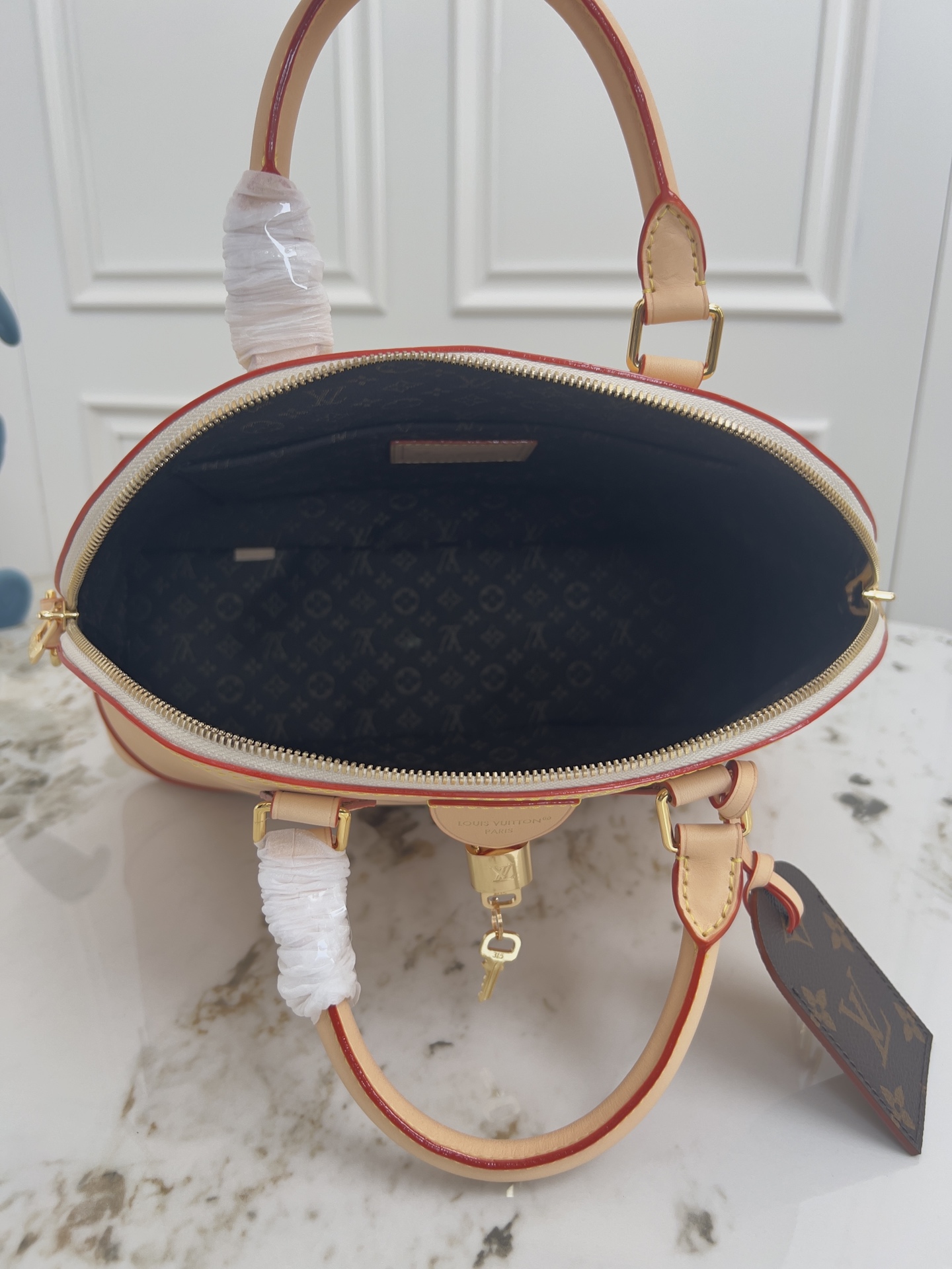 Louis Vuitton Alma Small Handbag - Image 8