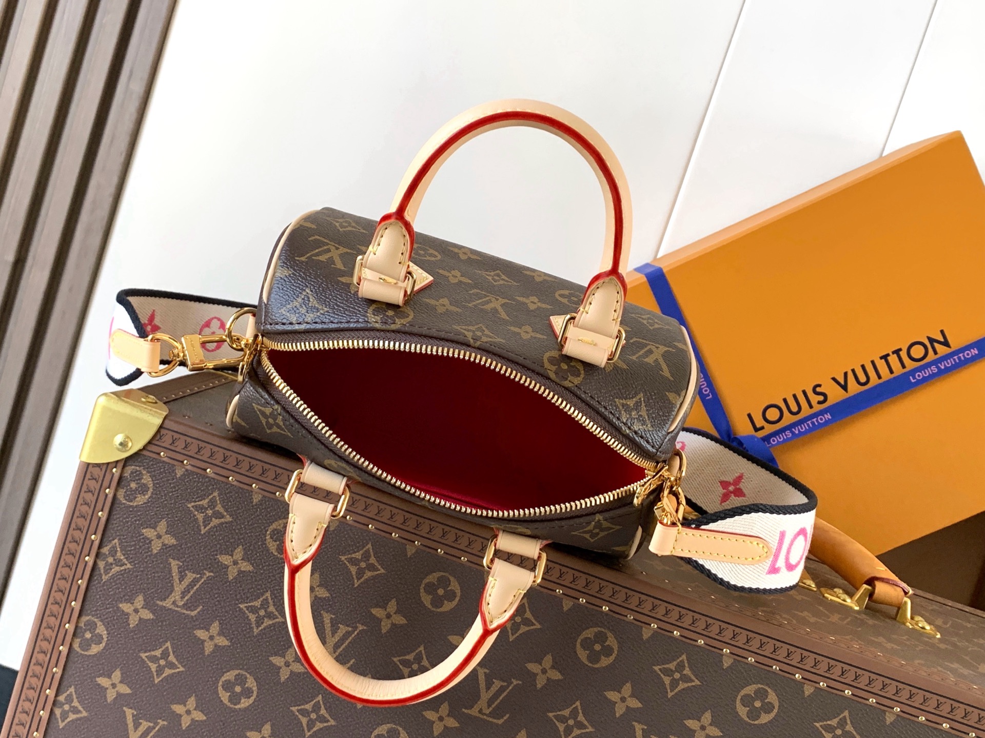 Louis Vuitton Speedy Bandoulière 20 Monogram Crossbody Bag - Image 8