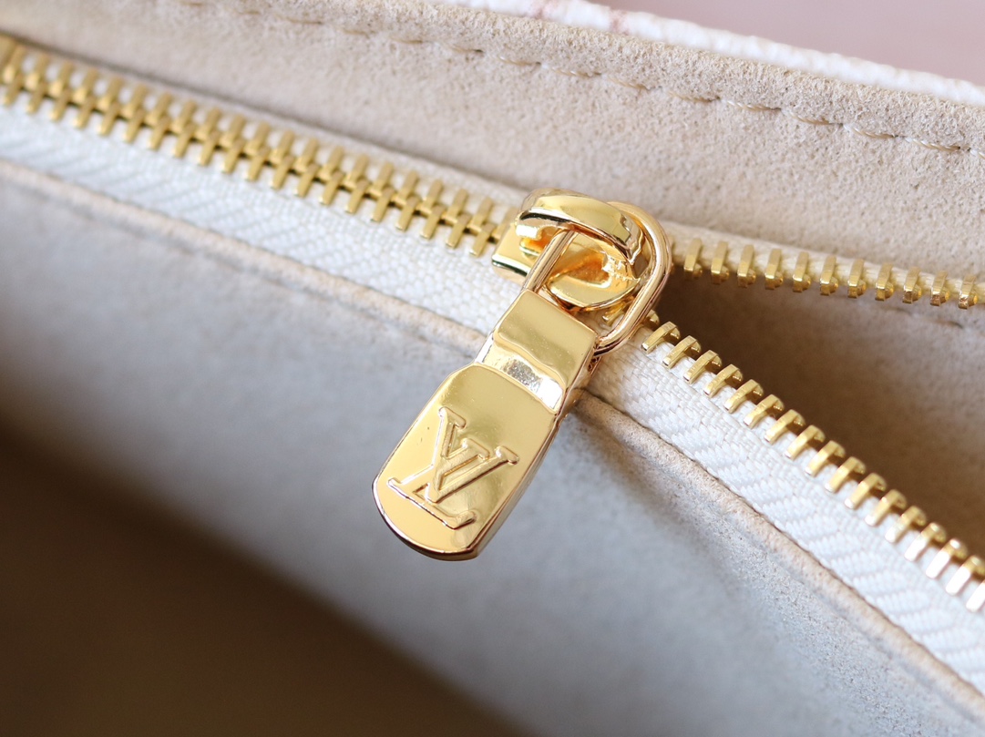Louis Vuitton Wallet On Chain Ivy Crossbody Bag - Image 8