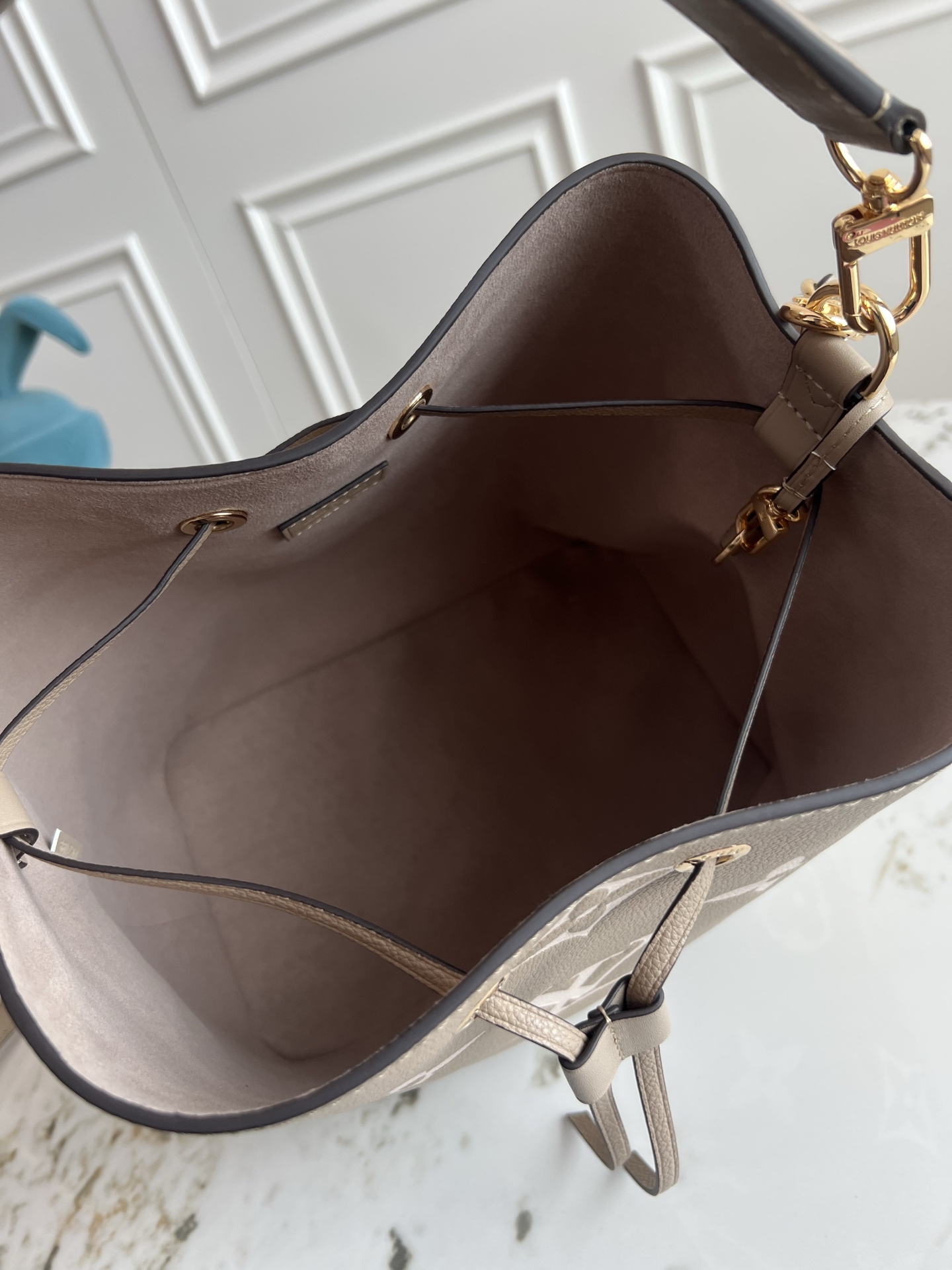 Louis Vuitton NéoNoé MM Monogram Bucket Shoulder Bag M45555 - Image 8