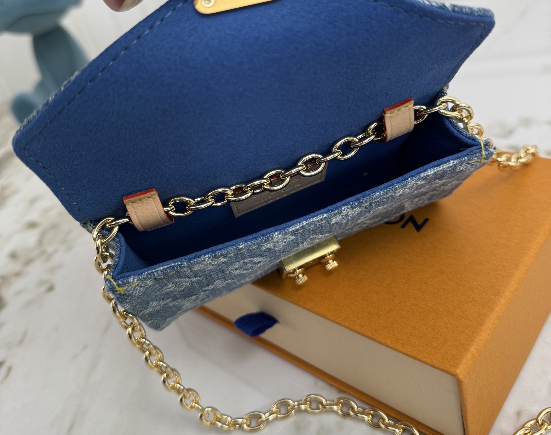 Louis Vuitton Pouch Metis Denim Crossbody Bag - Image 8