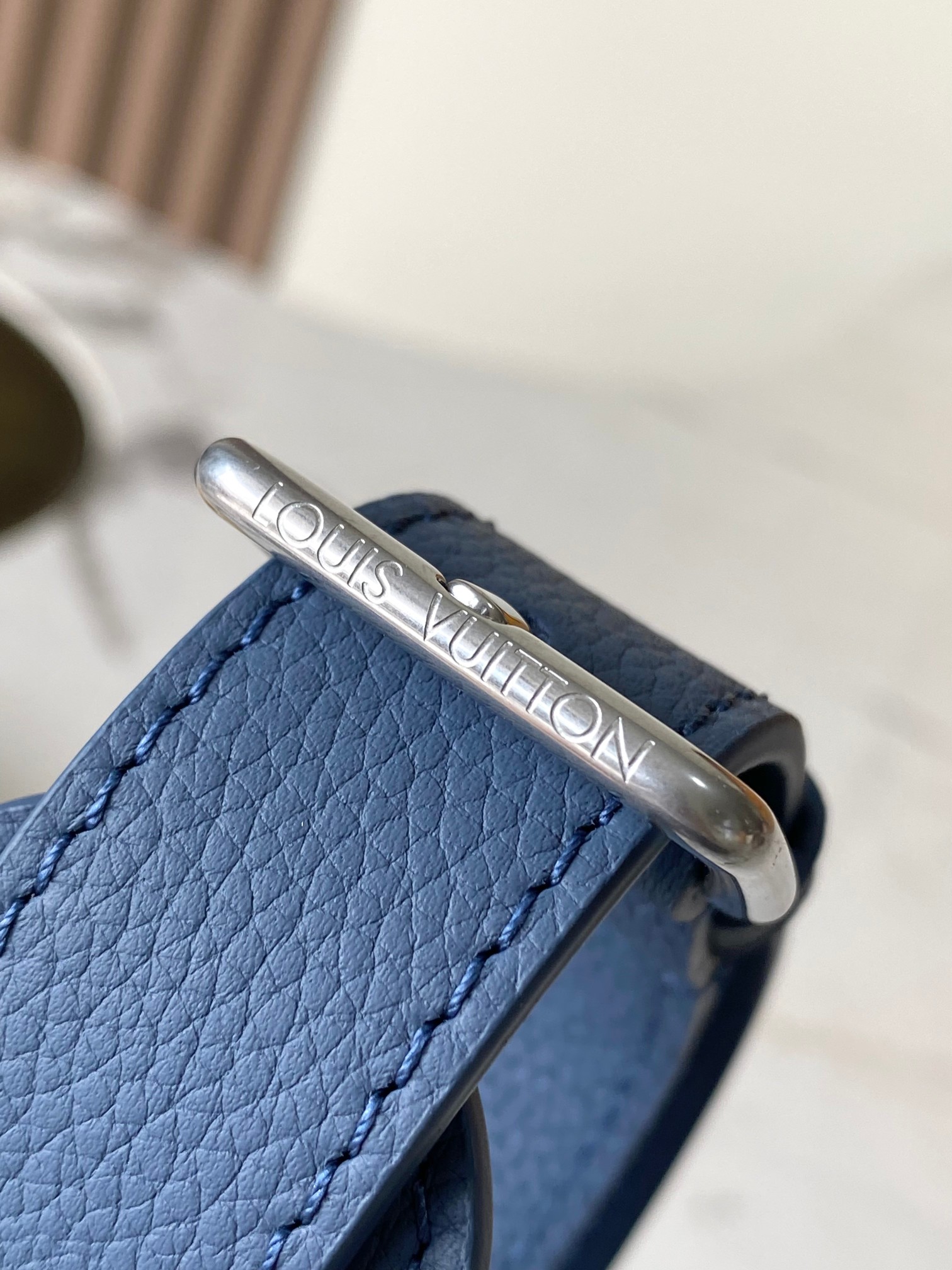 Louis Vuitton Keepall Bandoulière 25 Bag - Image 8