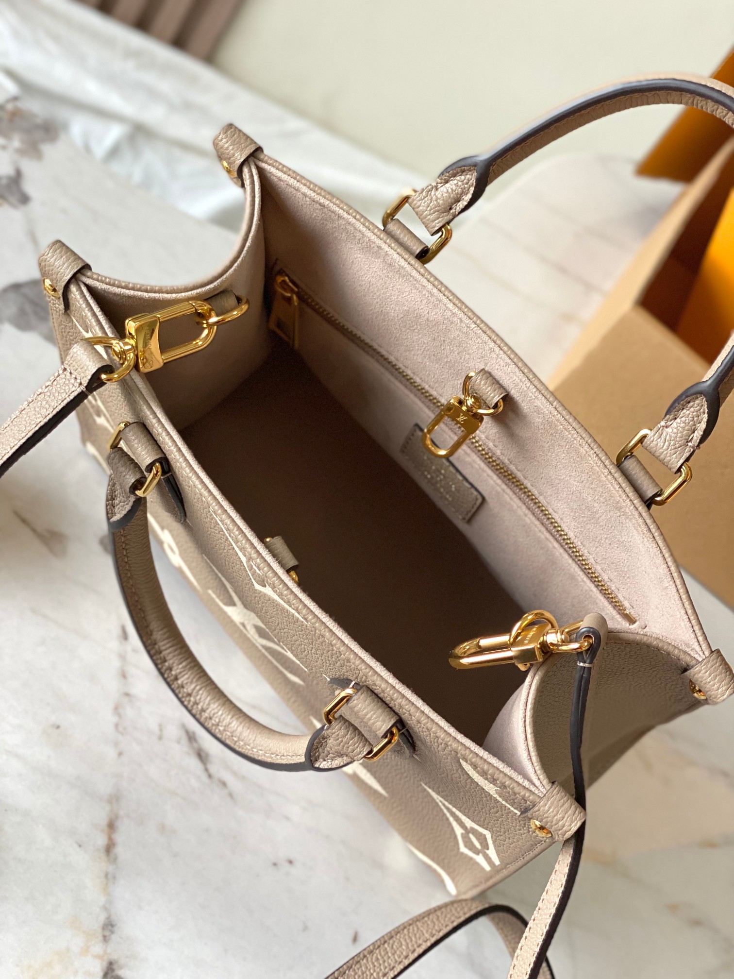 Louis Vuitton Onthego Small Handbag M45779 in Elephant Gray - Image 8