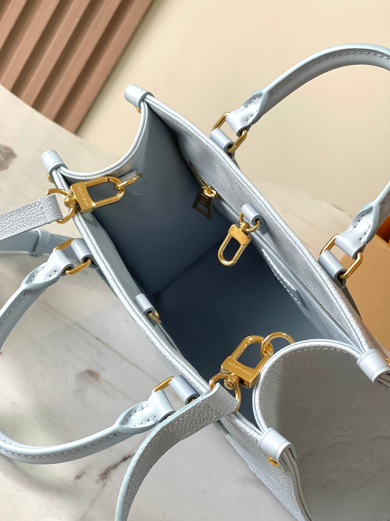 Louis Vuitton Onthego Small Tote Bag M46840 - Image 8