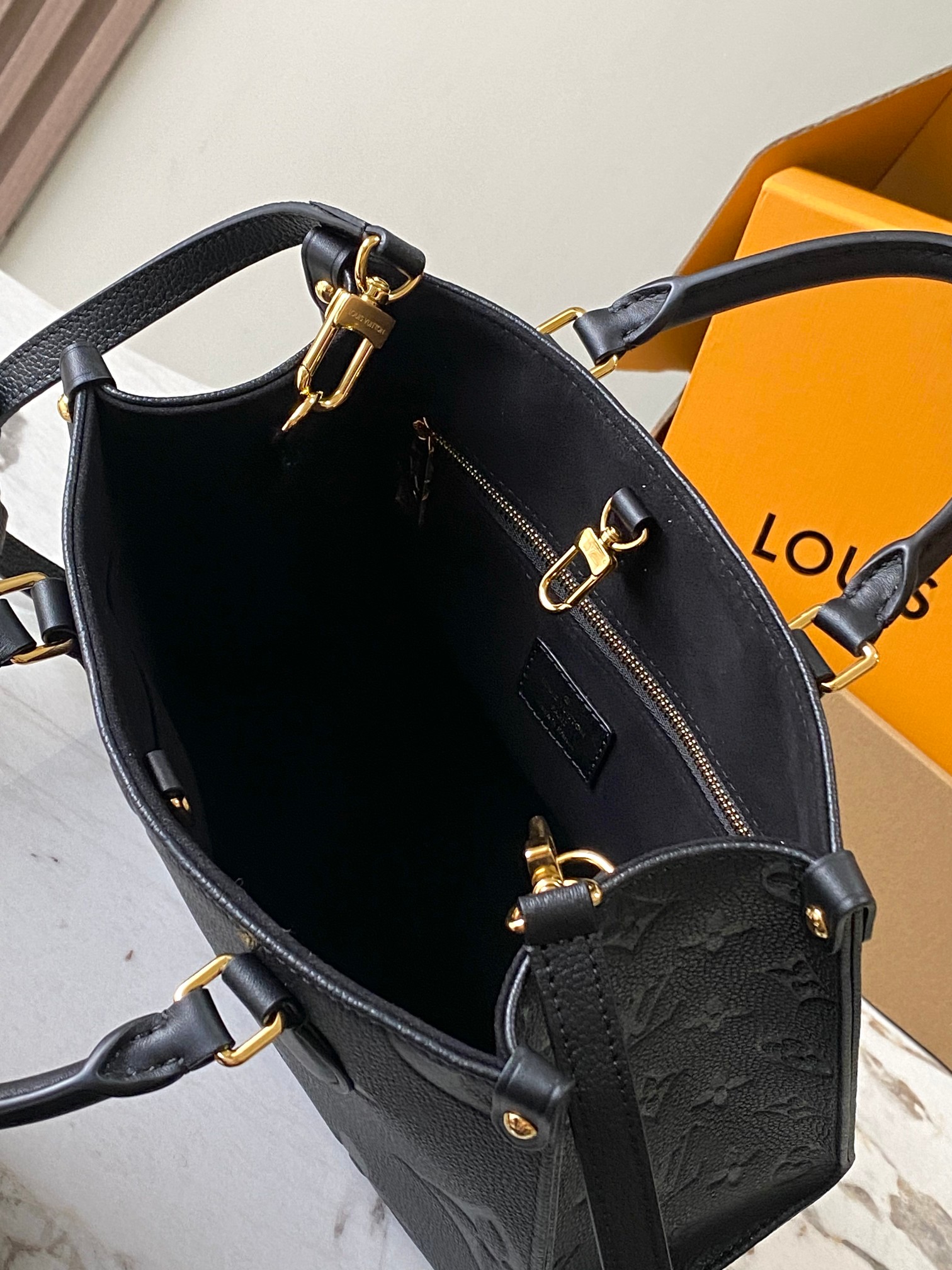 Louis Vuitton OnTheGo Small Handbag M45653 - Image 8