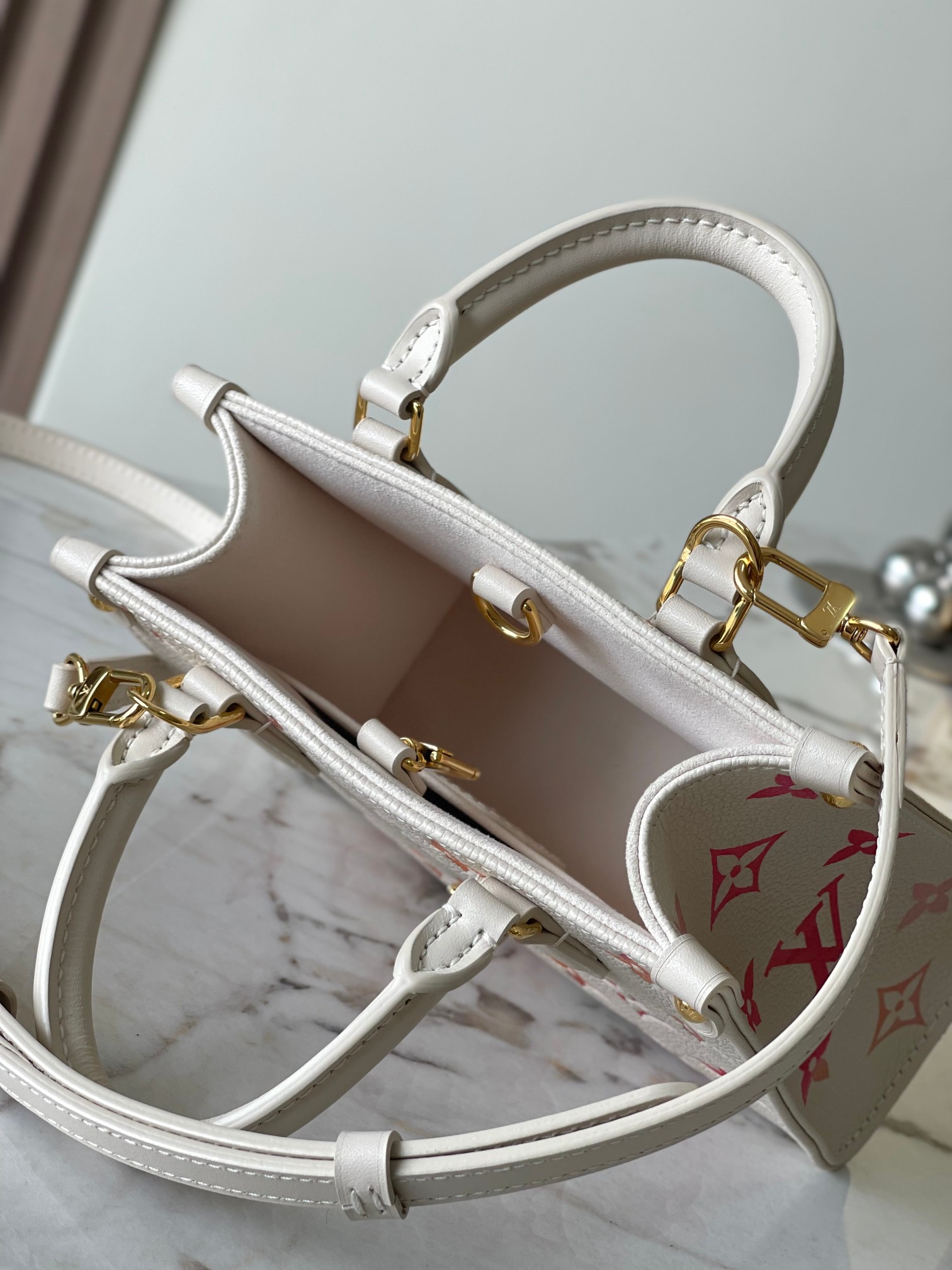 Louis Vuitton OnTheGo BB Handbag M47115 - Image 8