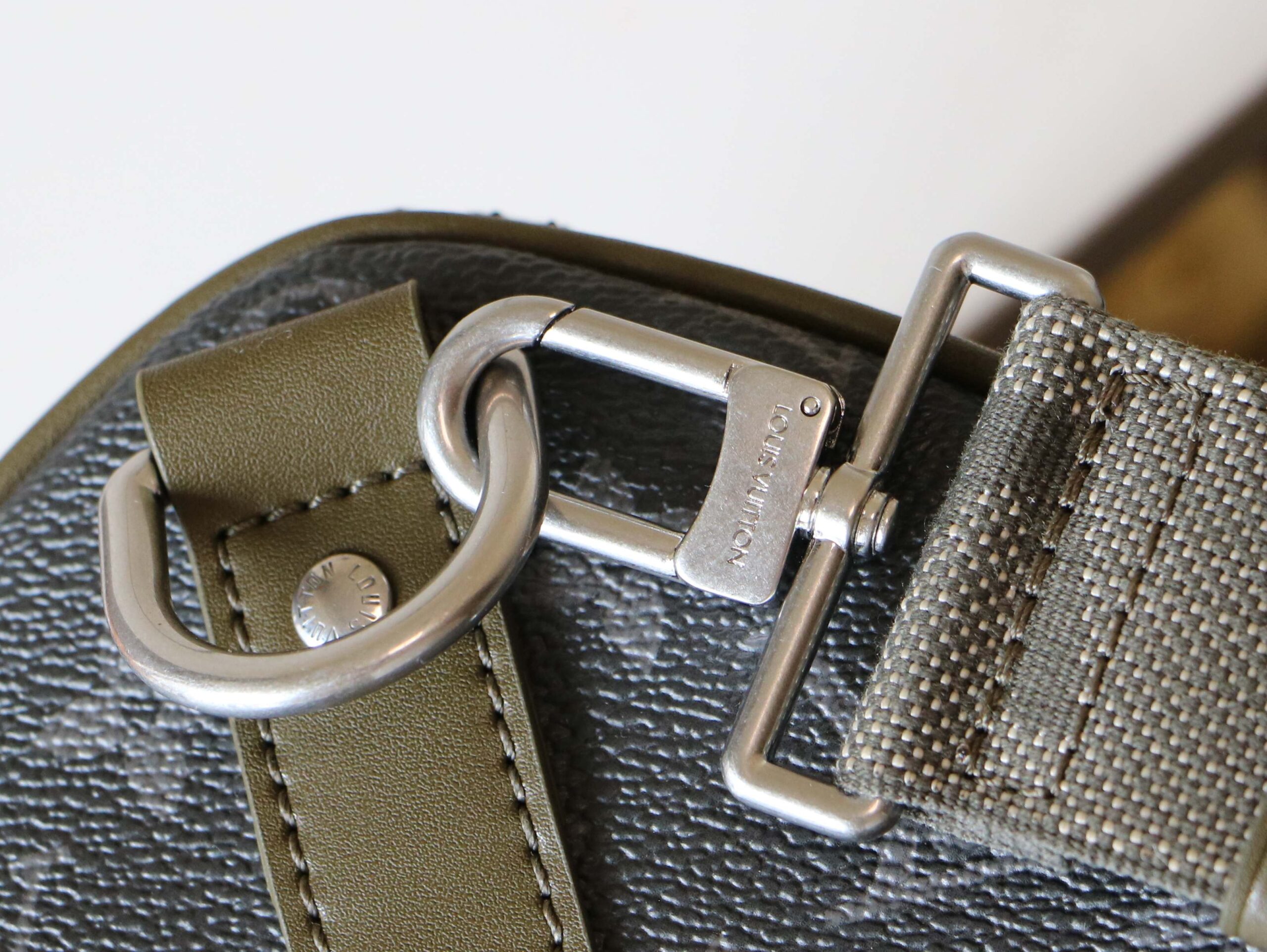 Louis Vuitton Keepall Bandoulière 45 Travel Bag in Monogram Eclipse Canvas - Image 8