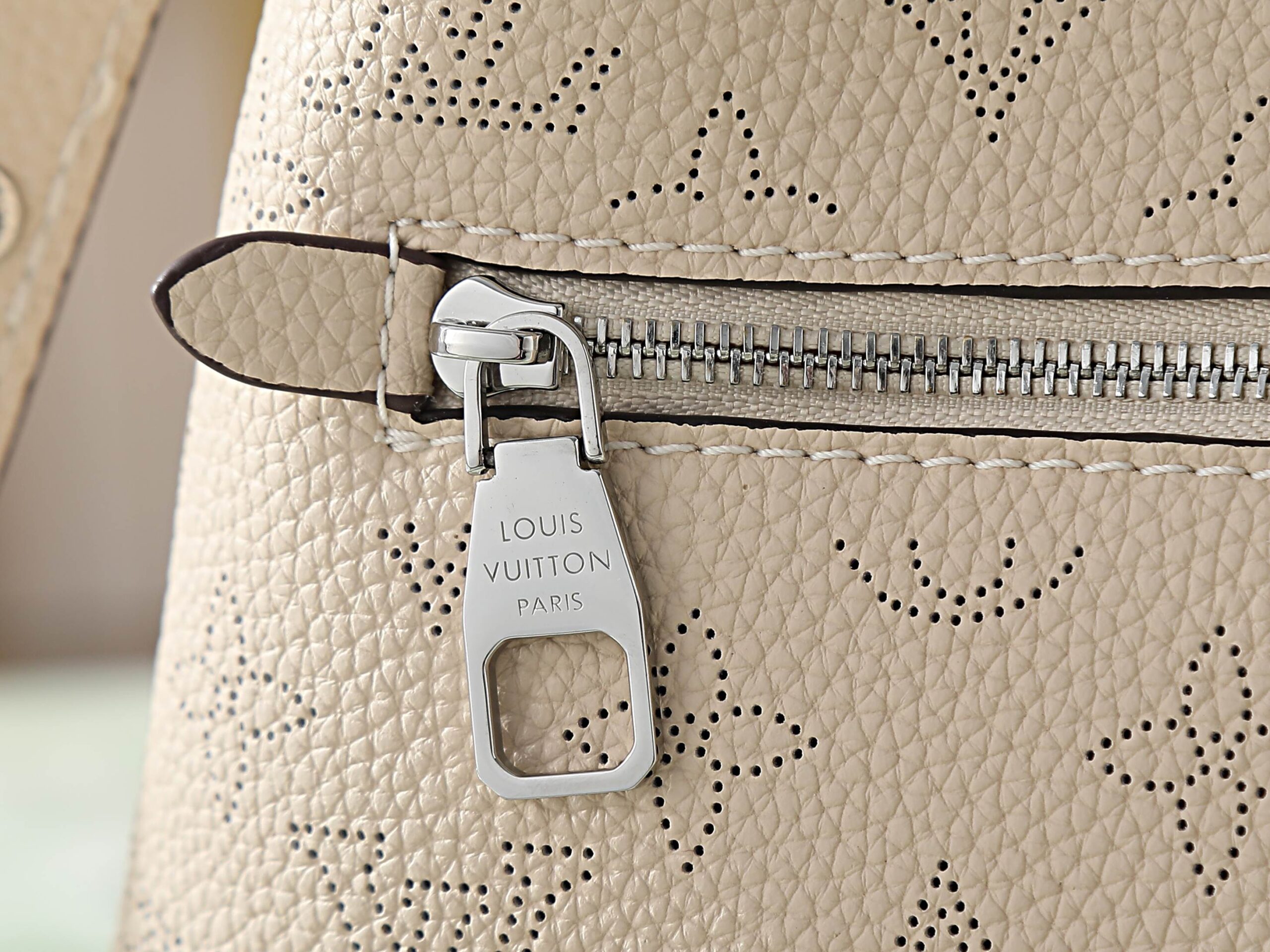 Louis Vuitton Mahina All Around Small Crossbody Bag M27459 - Image 8