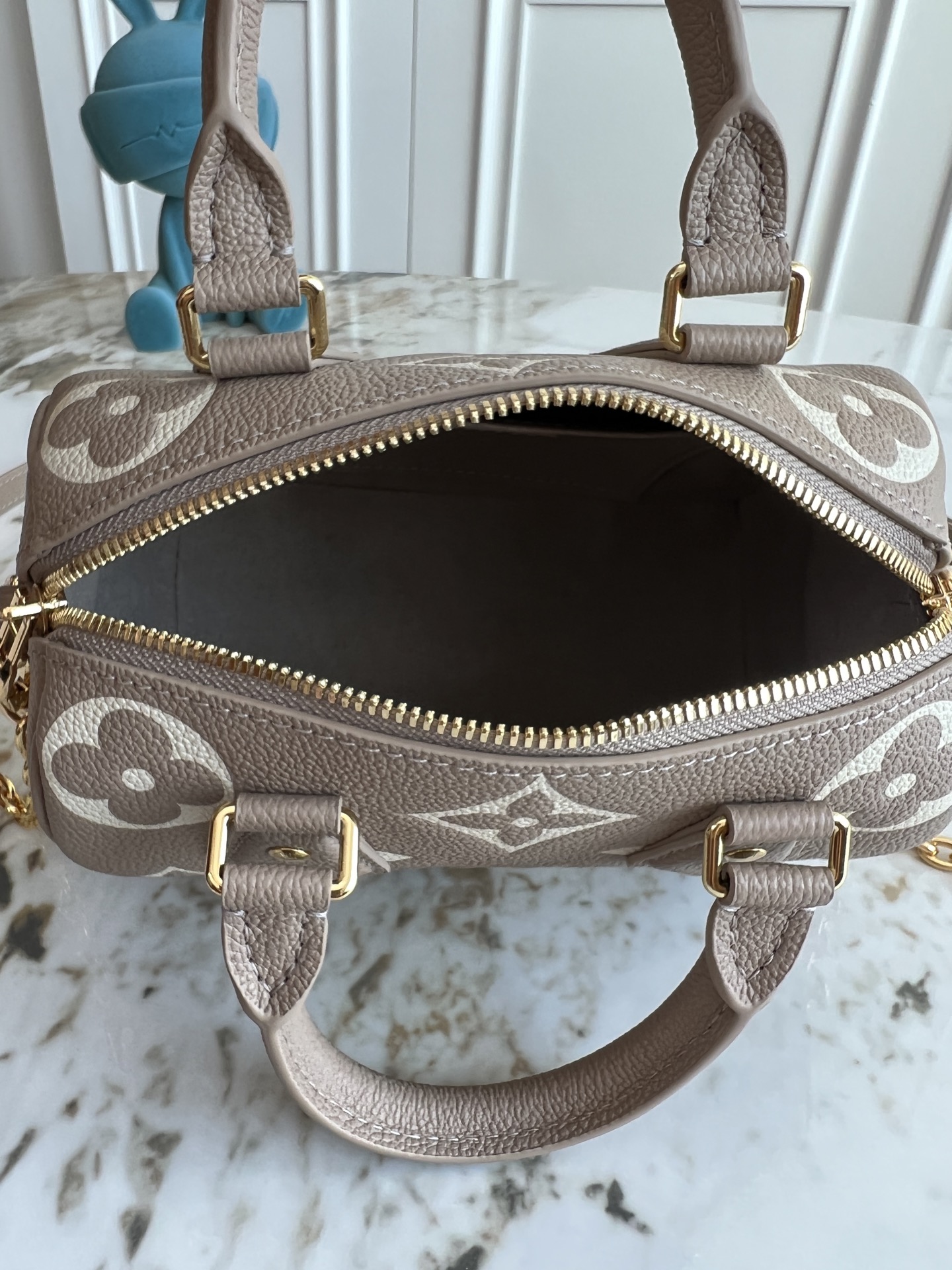 Louis Vuitton Speedy Bandoulière 20 Monogram Empreinte Leather Crossbody Bag - Image 8
