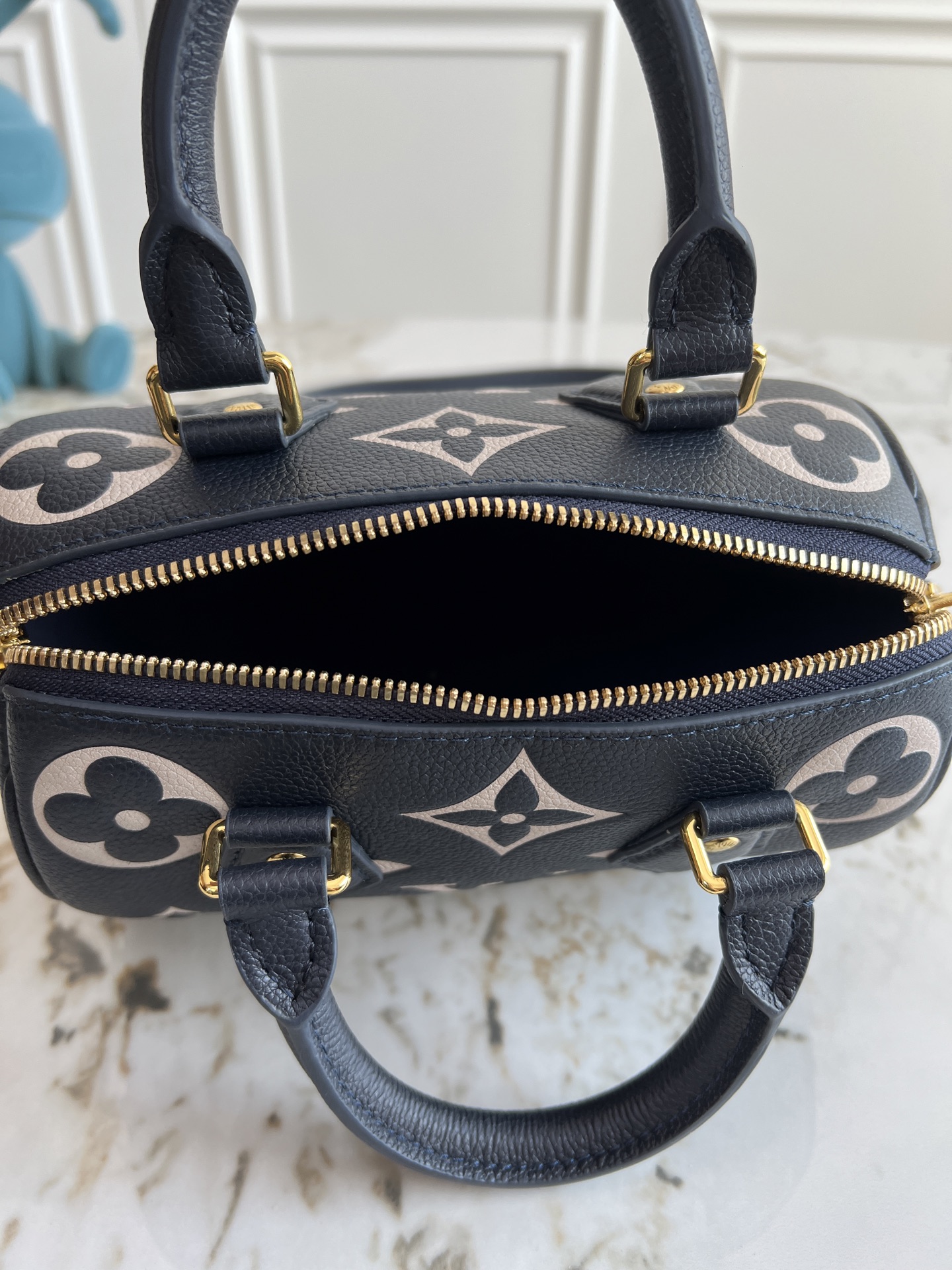 Louis Vuitton Speedy Bandoulière 20 Monogram Empreinte Crossbody Bag - Image 8